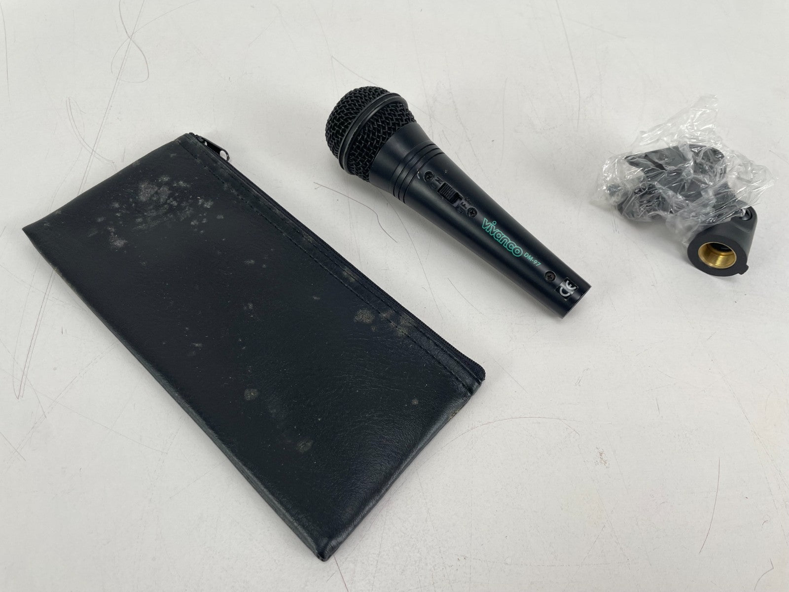 Vivanco DM-97 dynamische microfoon met koffer en bevestiging