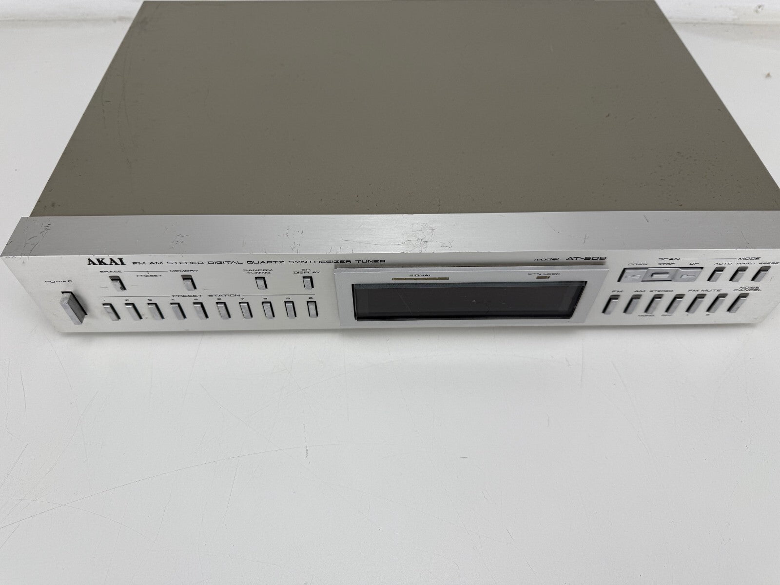 Akai AT - 506 FM AM Stereo Digital Quartz Synthesizer Tuner