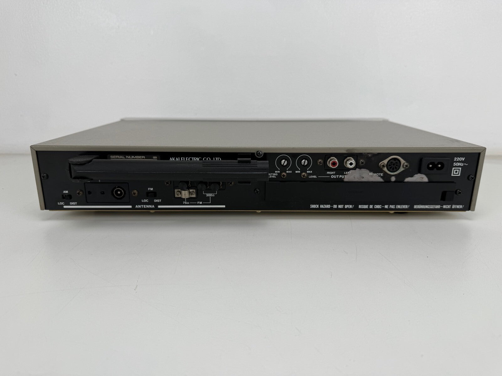 Akai AT - 506 FM AM Stereo Digital Quartz Synthesizer Tuner