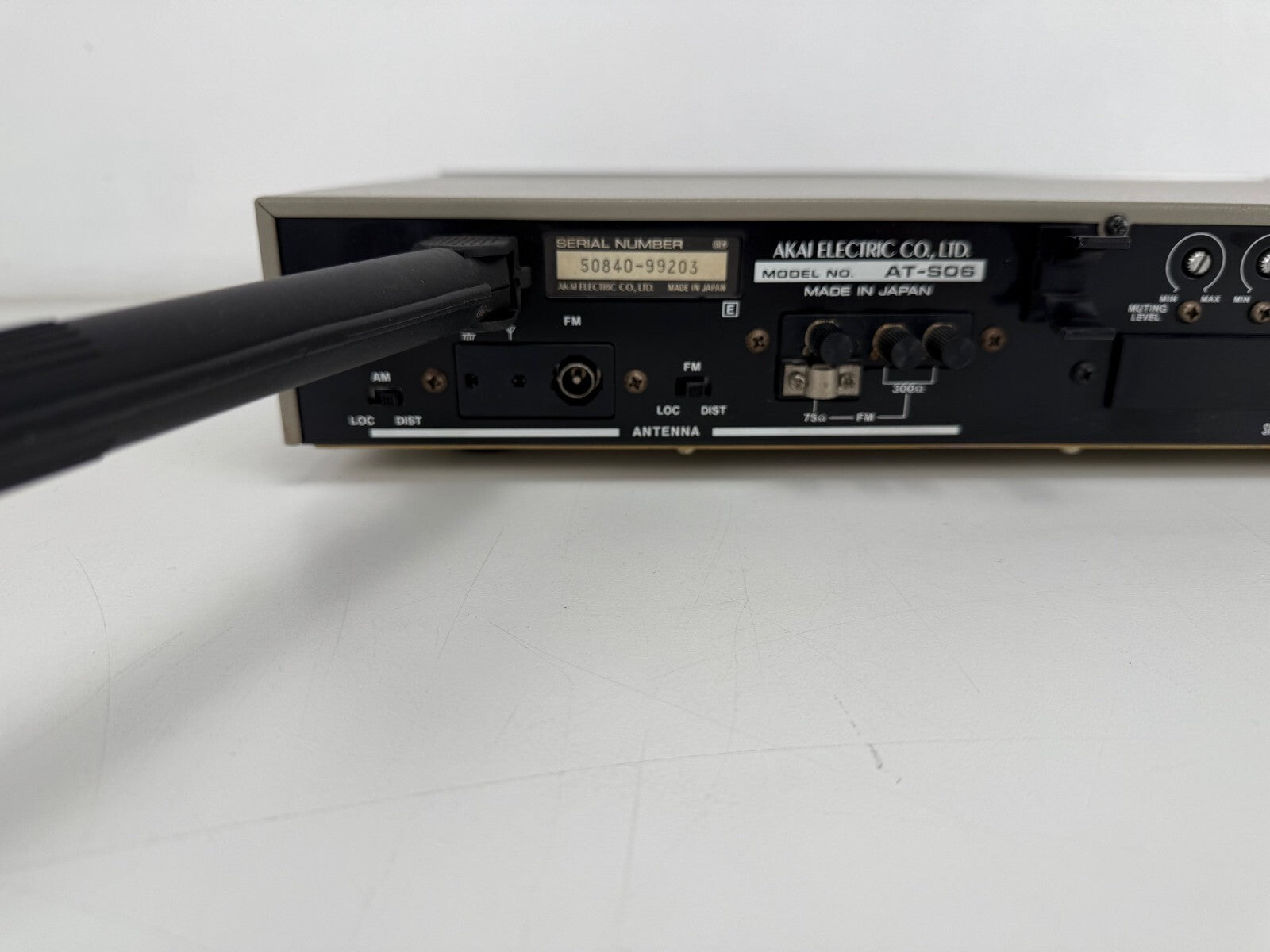 Akai AT - 506 FM AM Stereo Digital Quartz Synthesizer Tuner