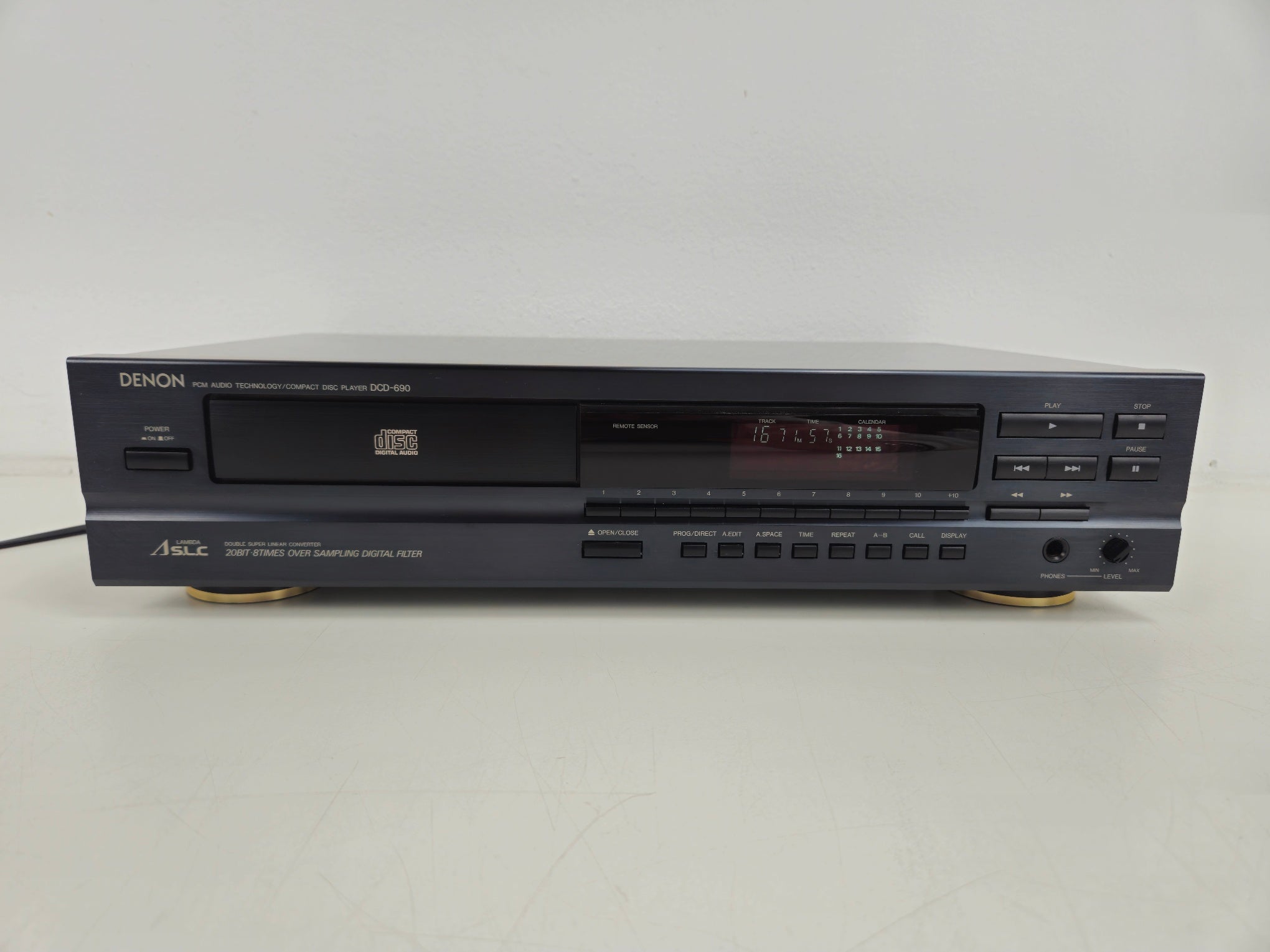 Denon - DCD-690 - Compact Disc Player - With Remote