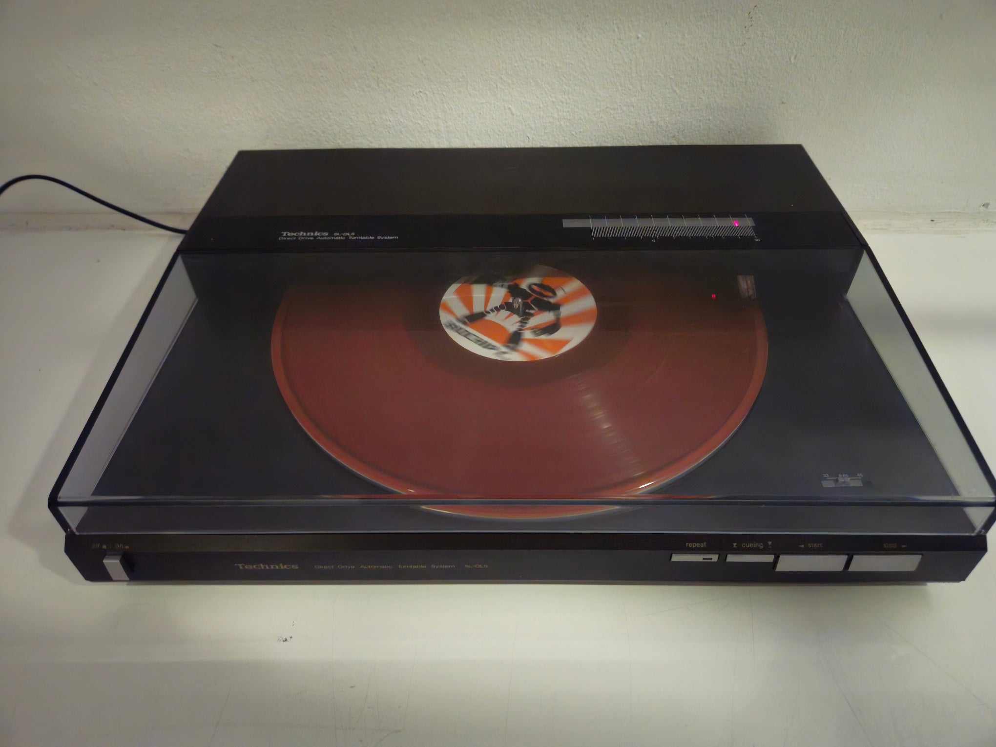 Technics - SL-DL5 - Direct-Drive Fully-Automatic Linear Tracking Turntable