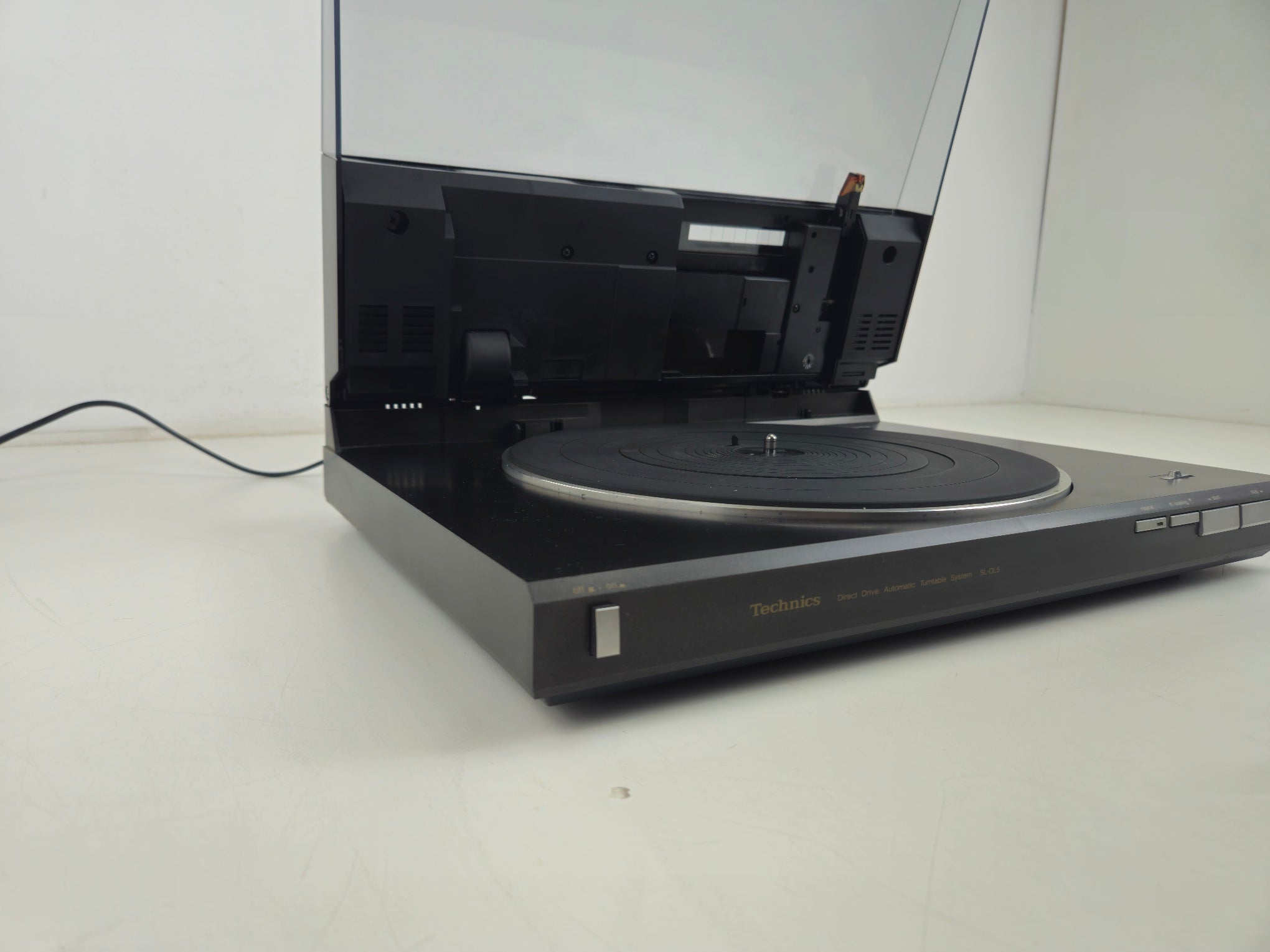 Technics - SL-DL5 - Direct-Drive Fully-Automatic Linear Tracking Turntable