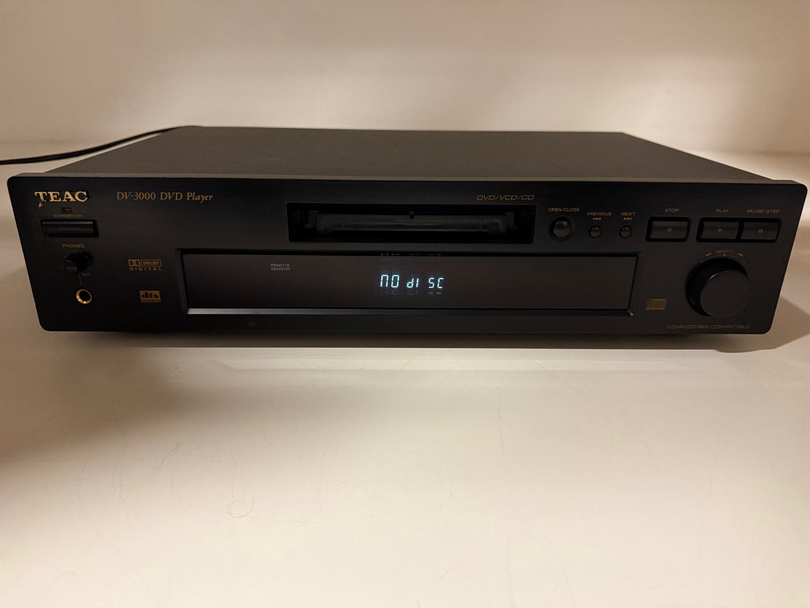 TEAC DV - 3000 DVD Player