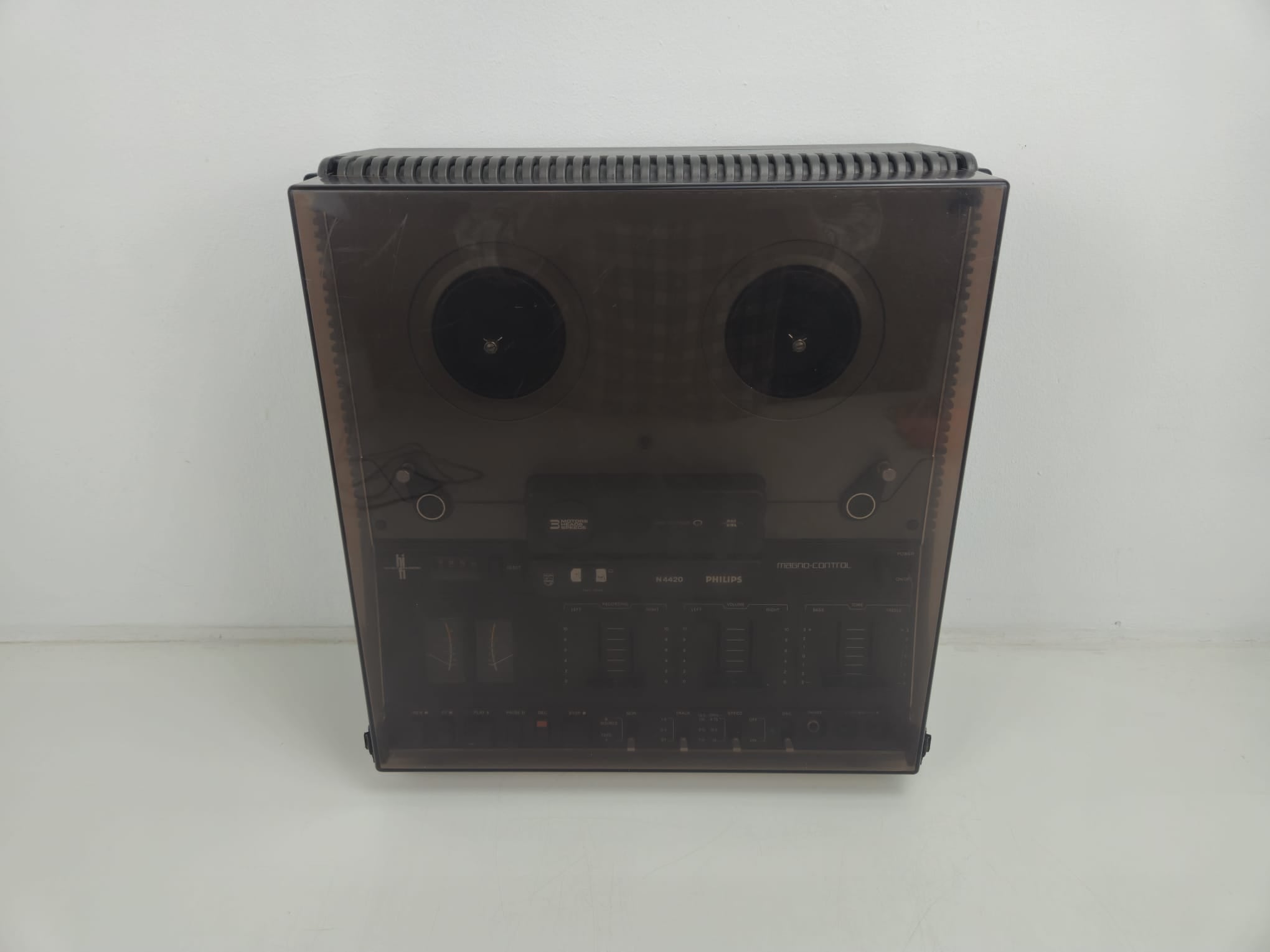 Philips - N4420 - Stereo reel to reel Recorder With Dust Cover New Belts And speakers