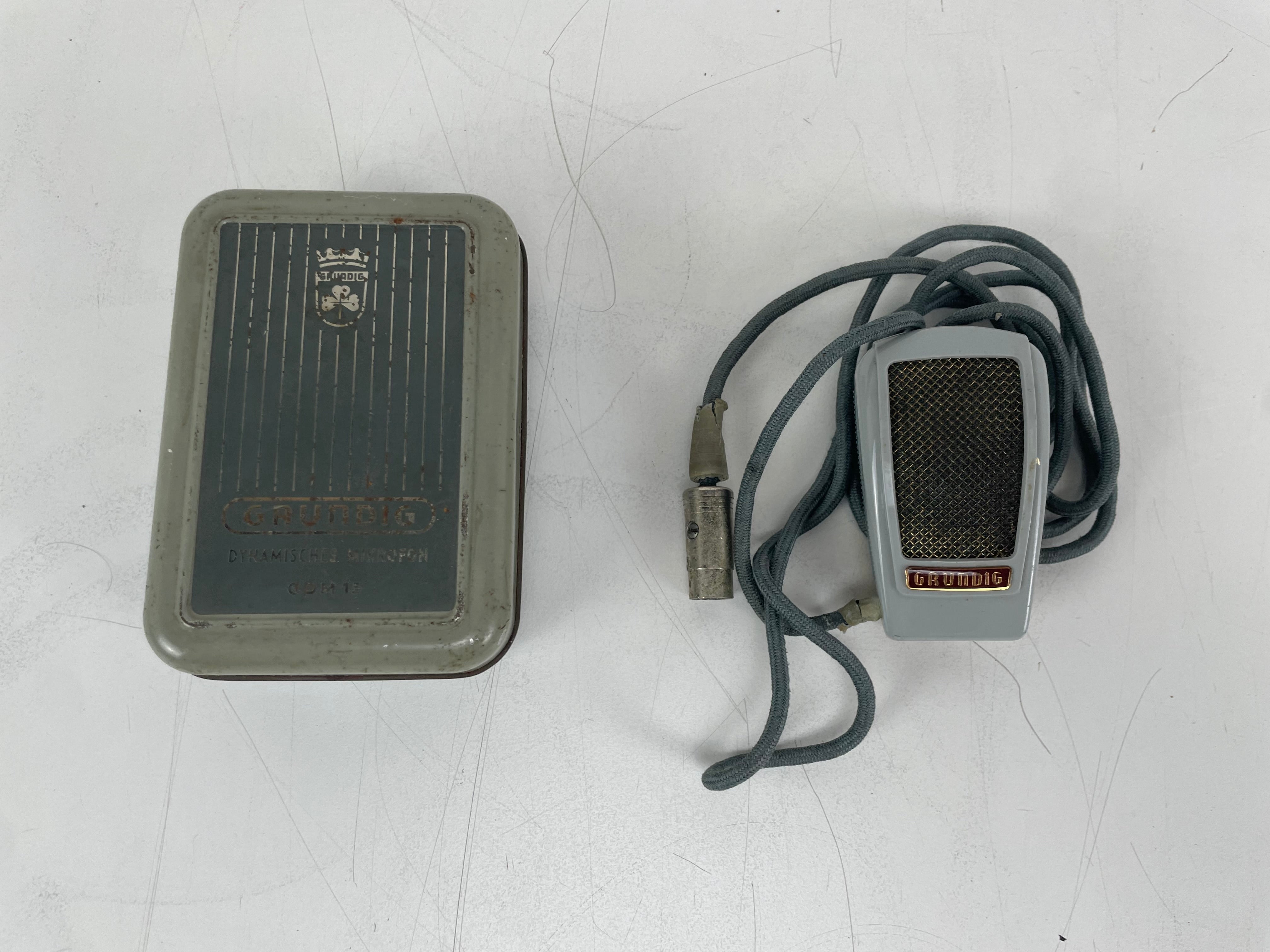 Grundig - GDM 15 - Dynamic Microphone - Inc. Case