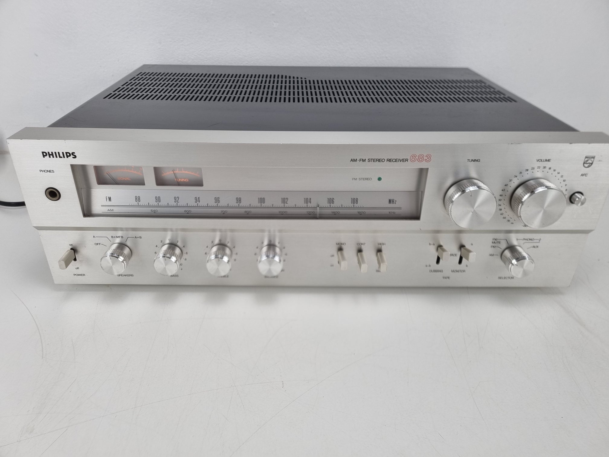 Philips AH-683- AM-FM STEREO RECEIVER- PotsCleaned - Replaced one switch - New lights