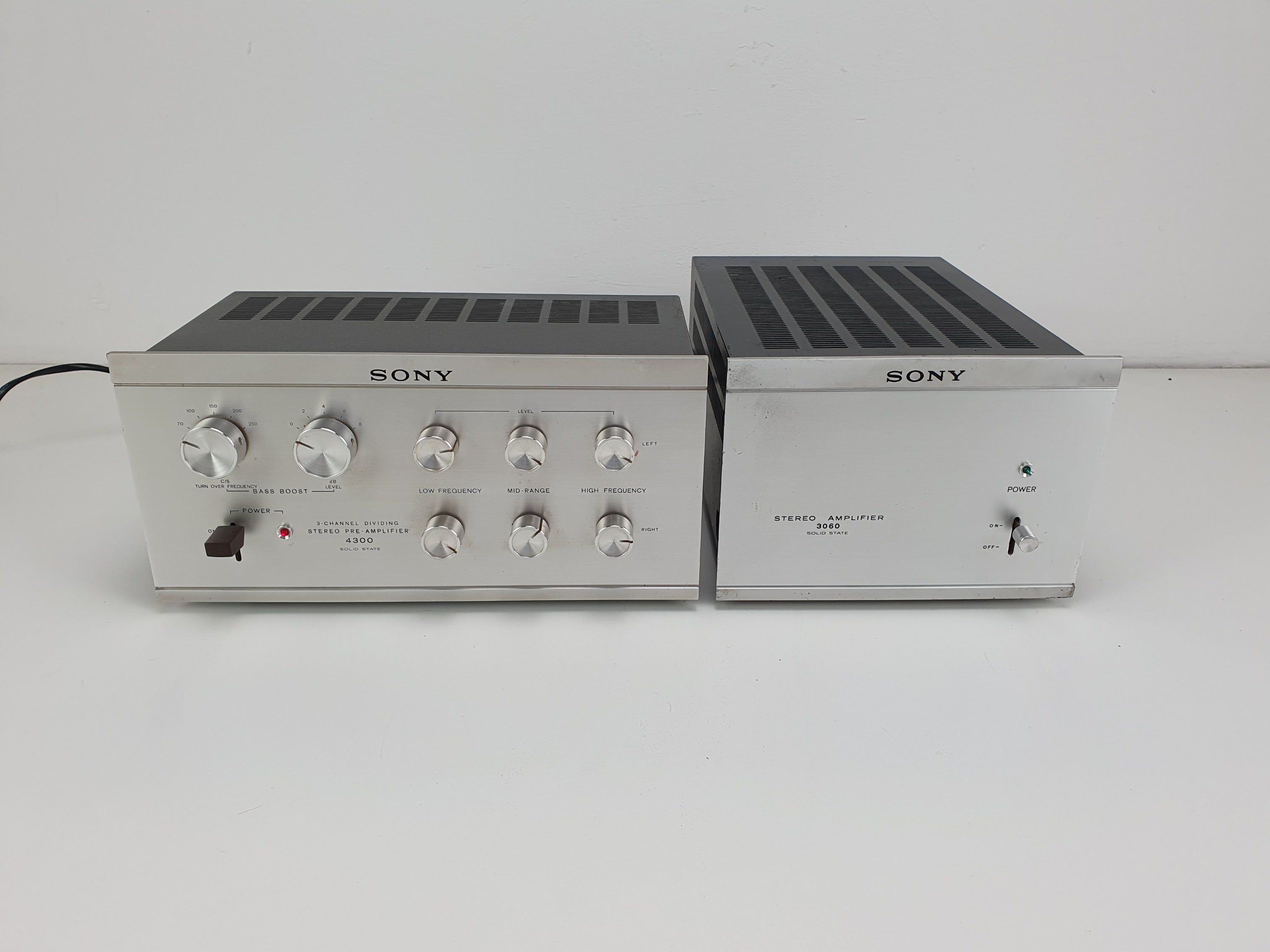 Sony 3060 versterker (volledig nagekeken) - 4300 voorversterker - Mooie set