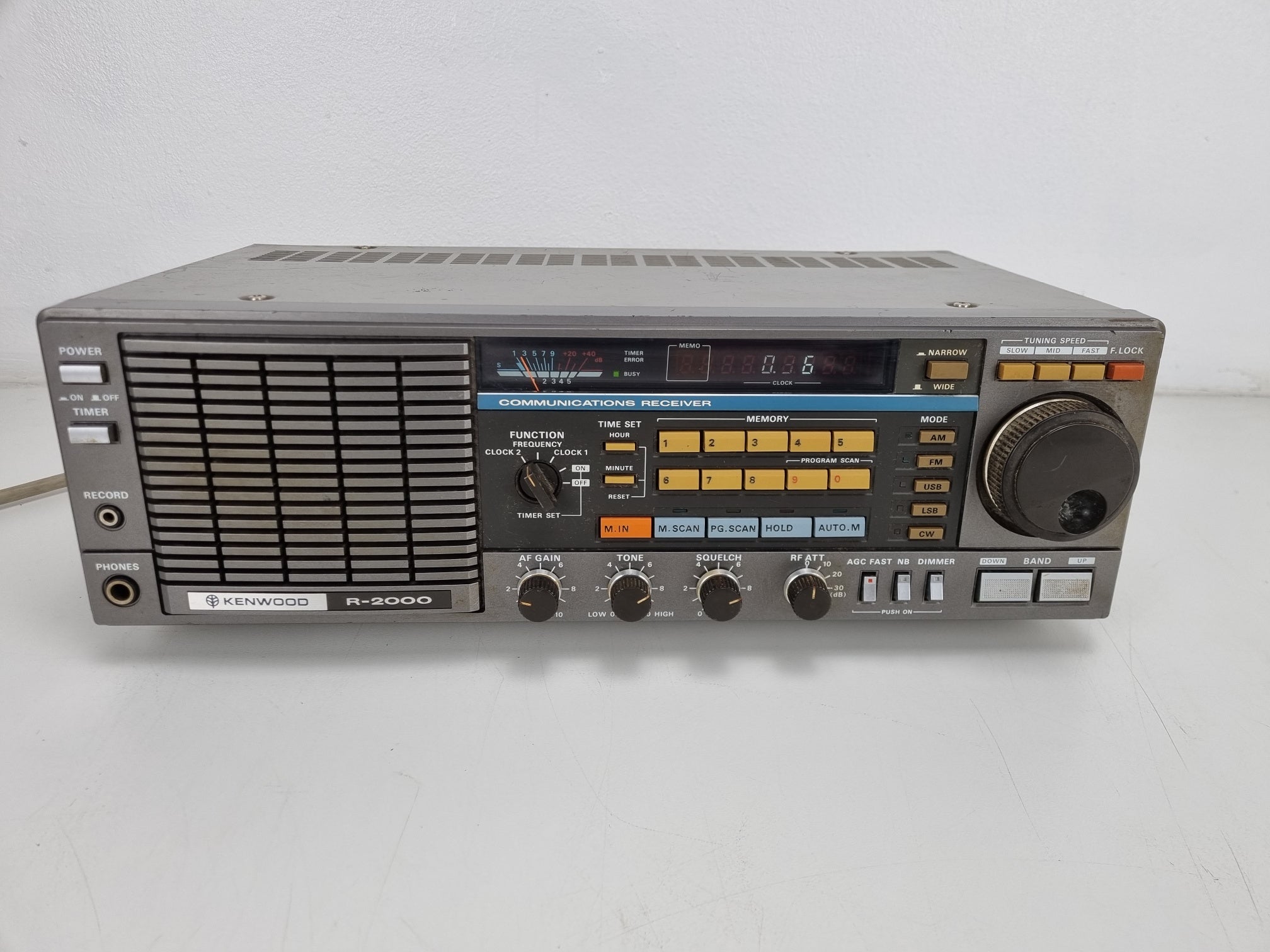Kenwood R2000 - Communication Receiver Powers up
