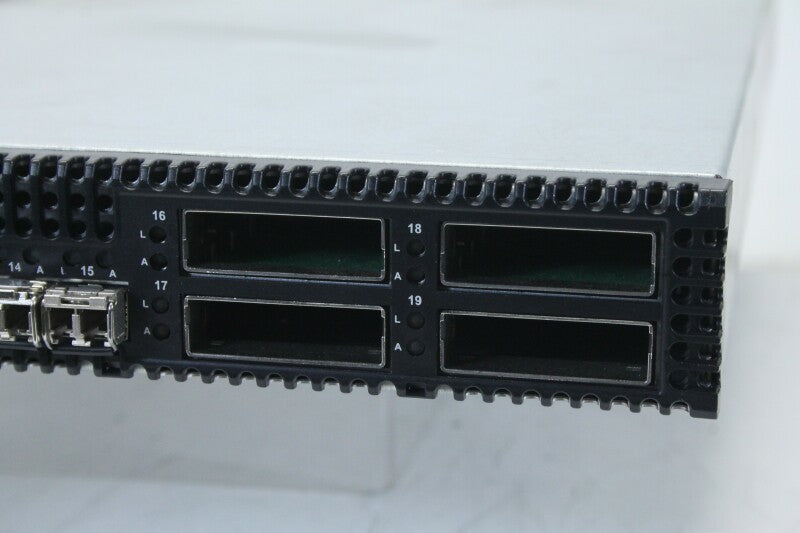DVS GmbH SANbox 5600 - 16-Port, 4Gb Fiber Switch (No.2)