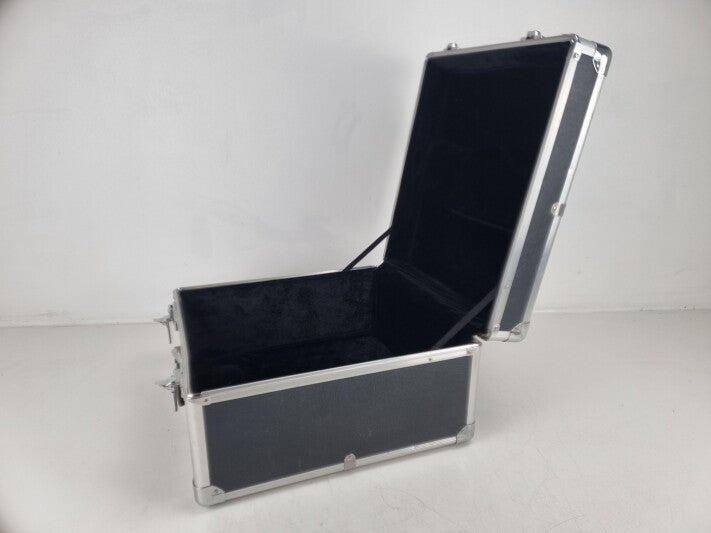 Flightcase - Beautiful and sturdy flight case with inner lining
