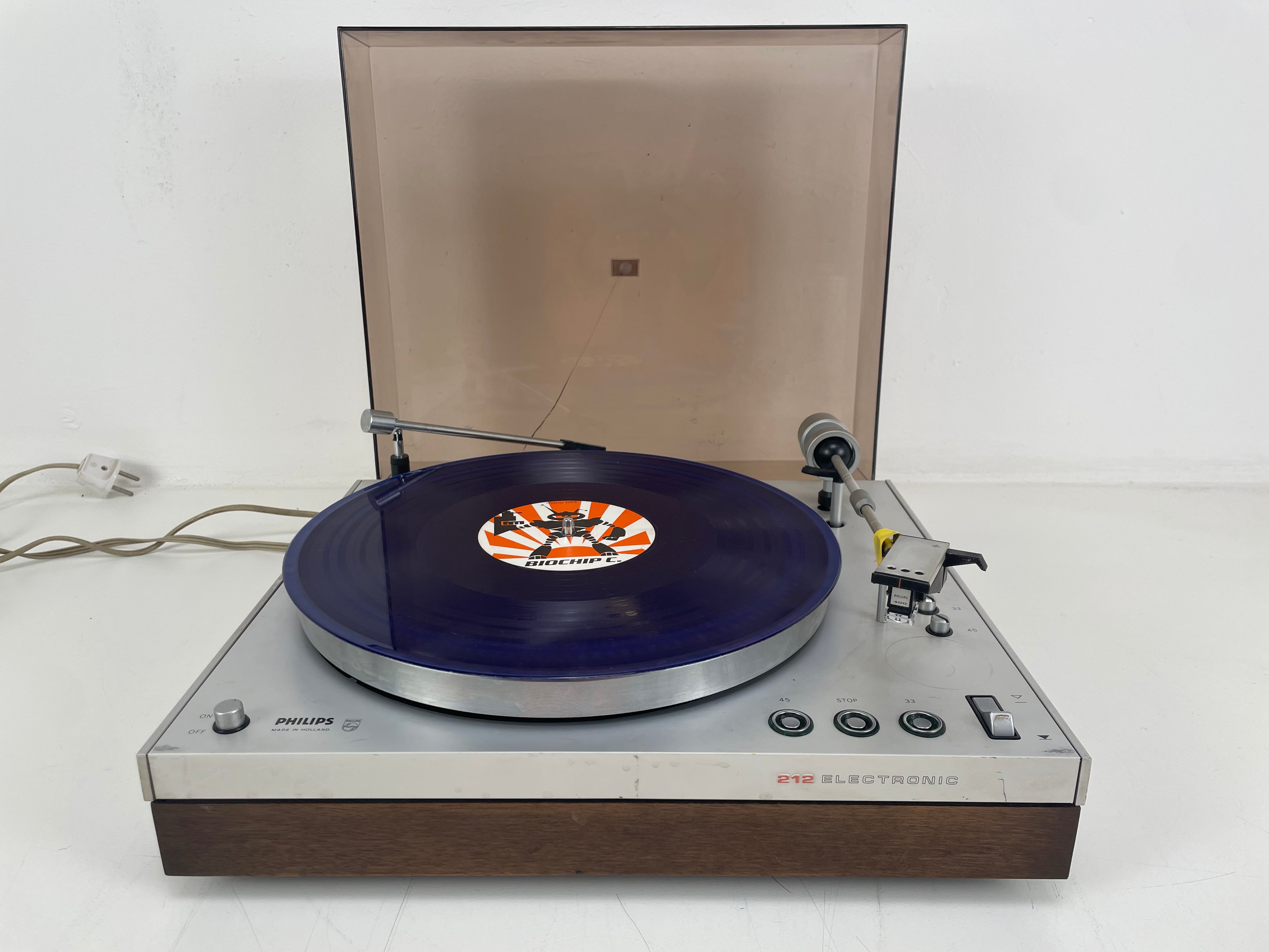 Philips - 212 Turntable - Belt-Drive + Discofoon Brush - GP400