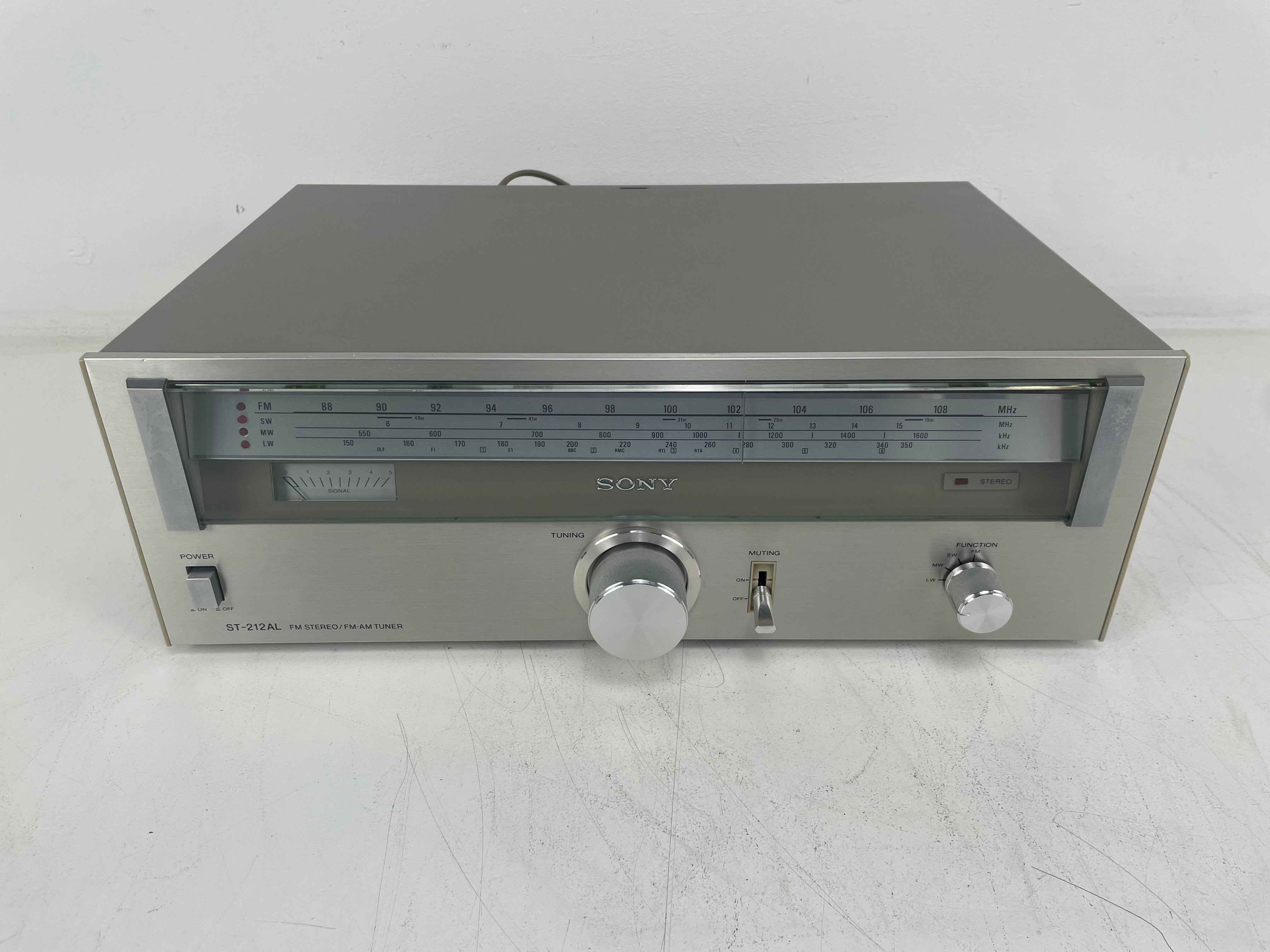 Sony - ST-212AL - FM Stereo/FM-AM Tuner