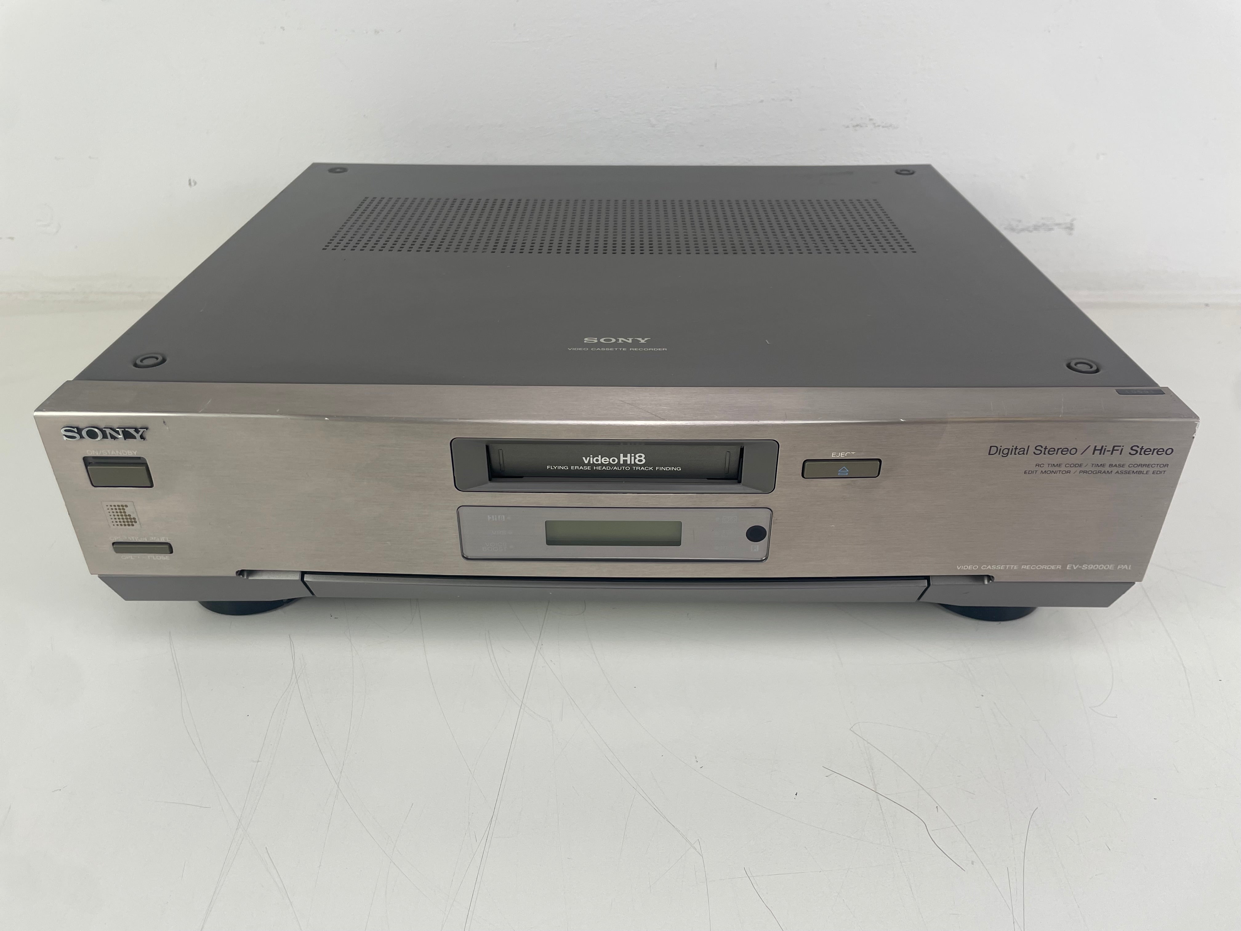 Sony - EV-S9000E PAL - Video HI8 - Video Recorder - Serviced
