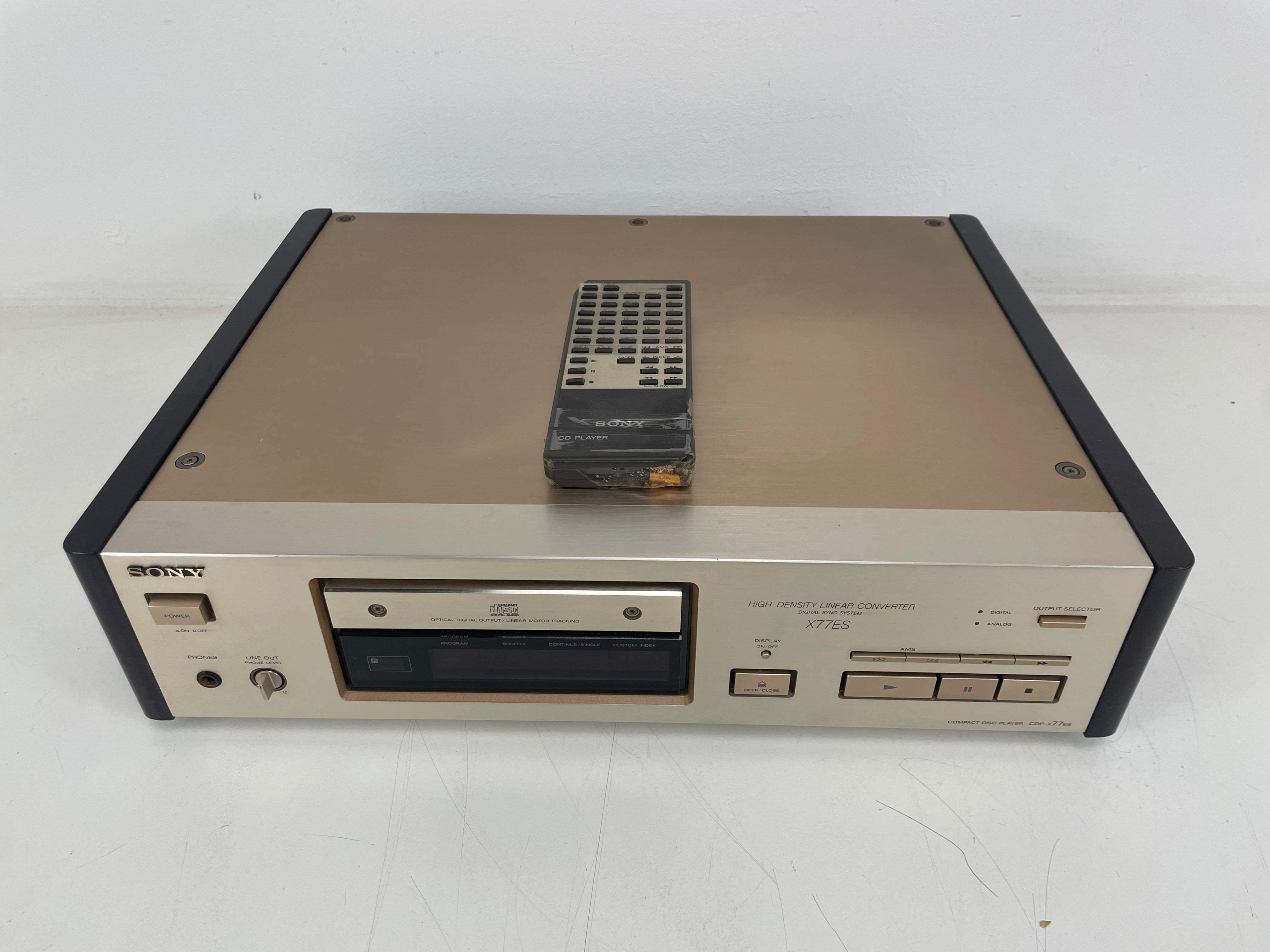 Sony - CDP-X77ES - Semi-Pro CD Player - Inc. Original Remote - Champagne