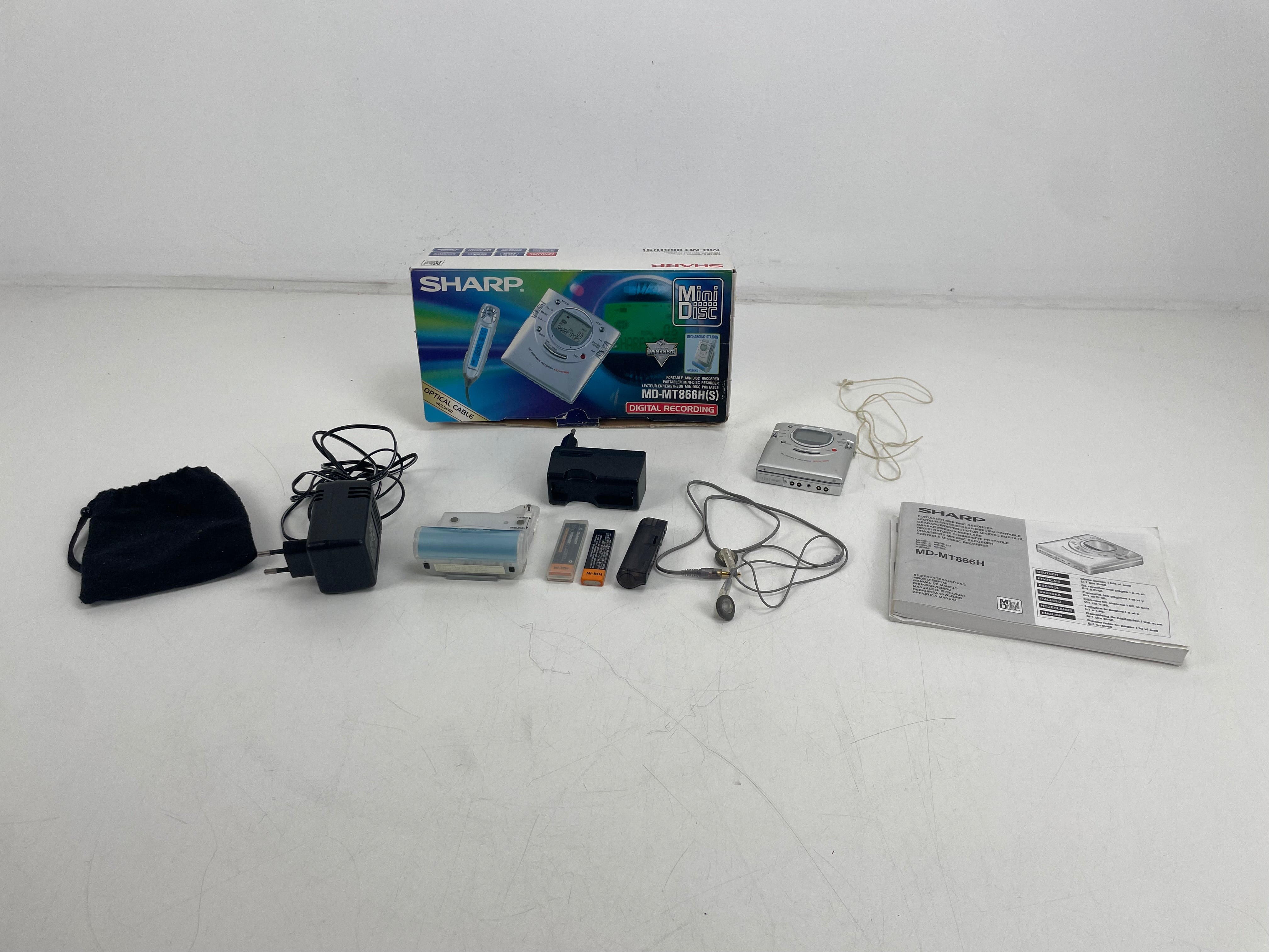 Sharp - MD-MT866H(S) - Portable MiniDisc Player - Original Box & Accesories