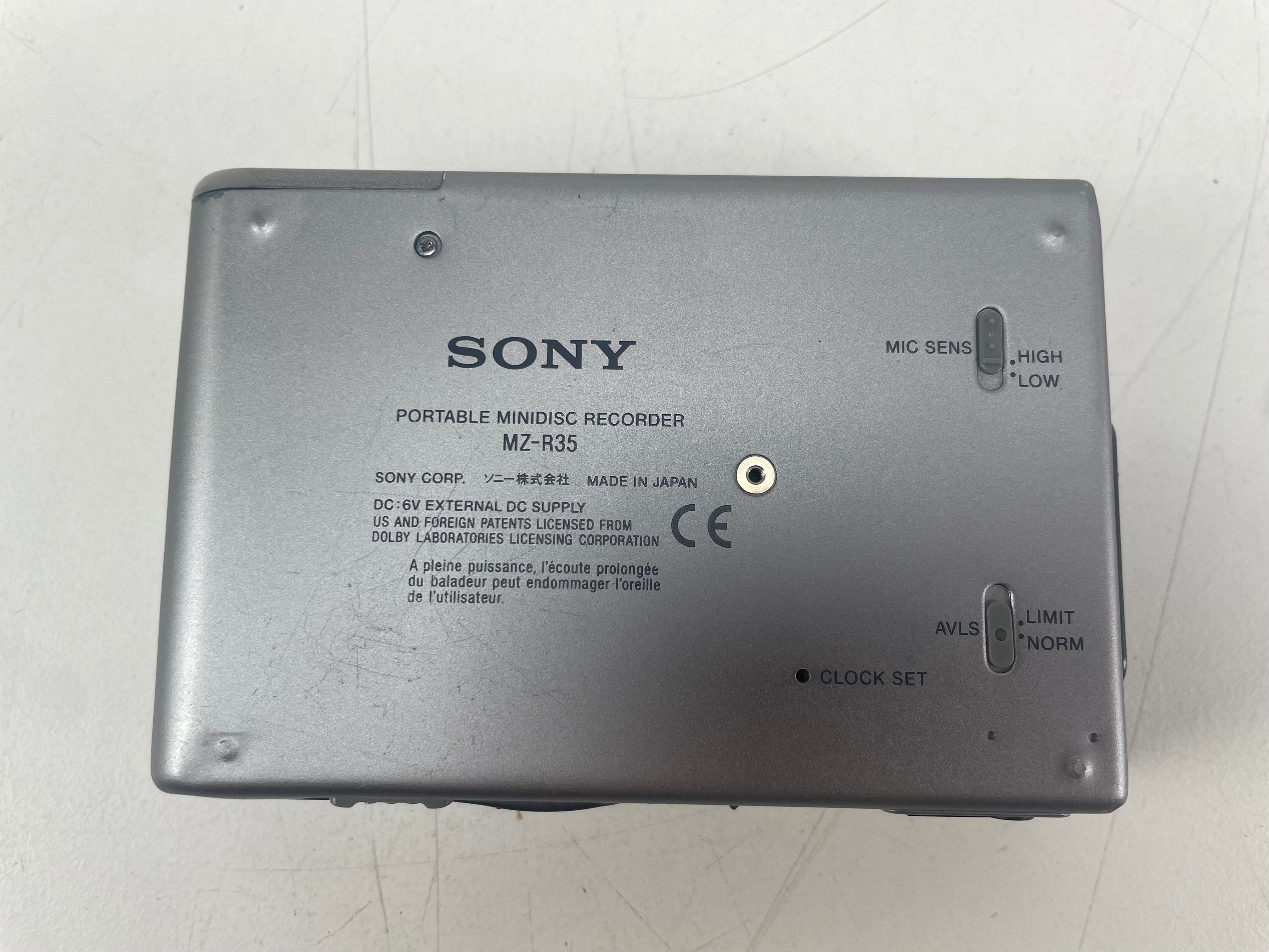 Sony - MZ-R35 - MiniDisc Walkman - Inc. Sleeve/Charger/2-Batteries