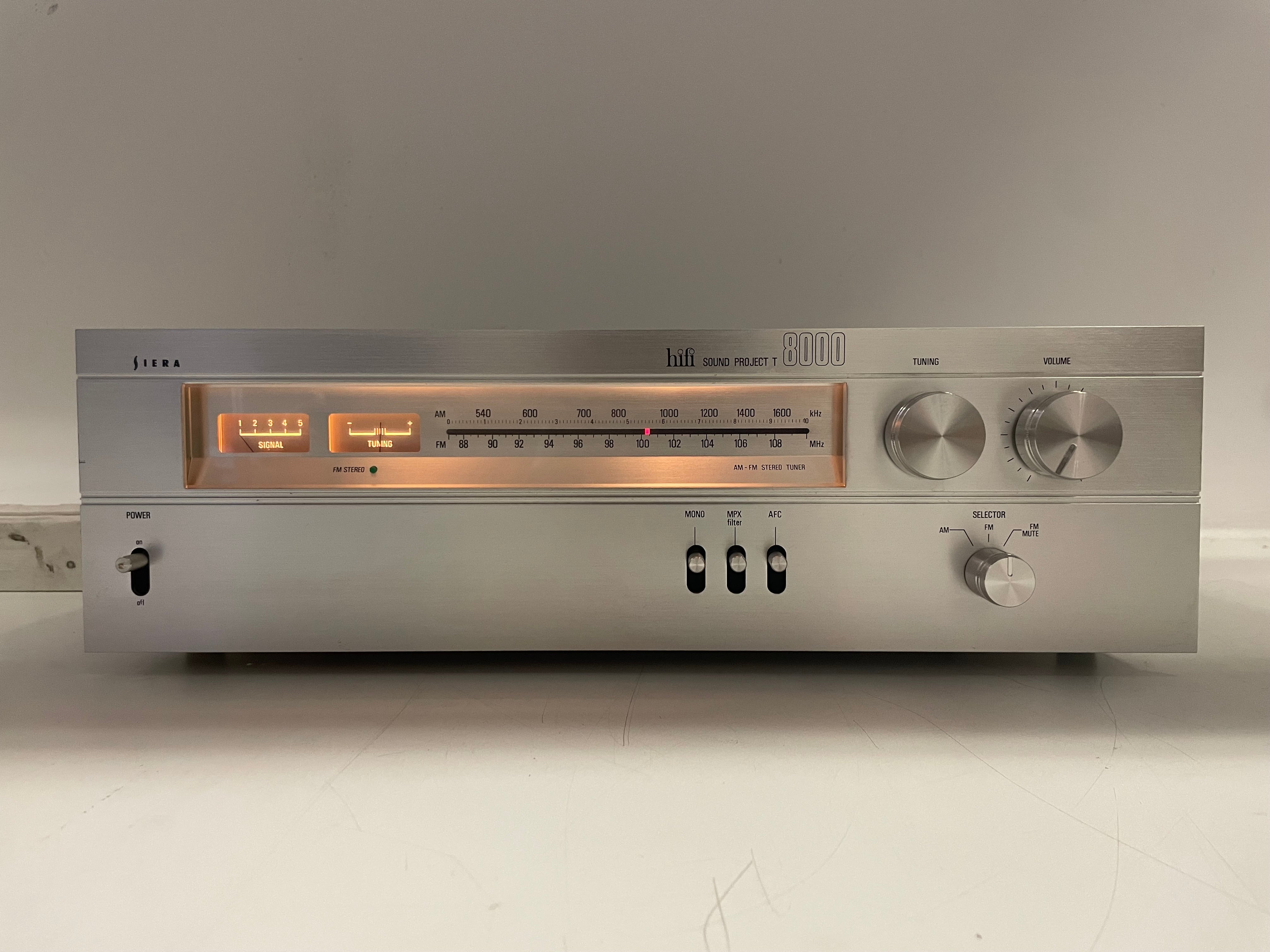 Siera (Philips) - T8000 - Tuner - Serviced (New Lamps)