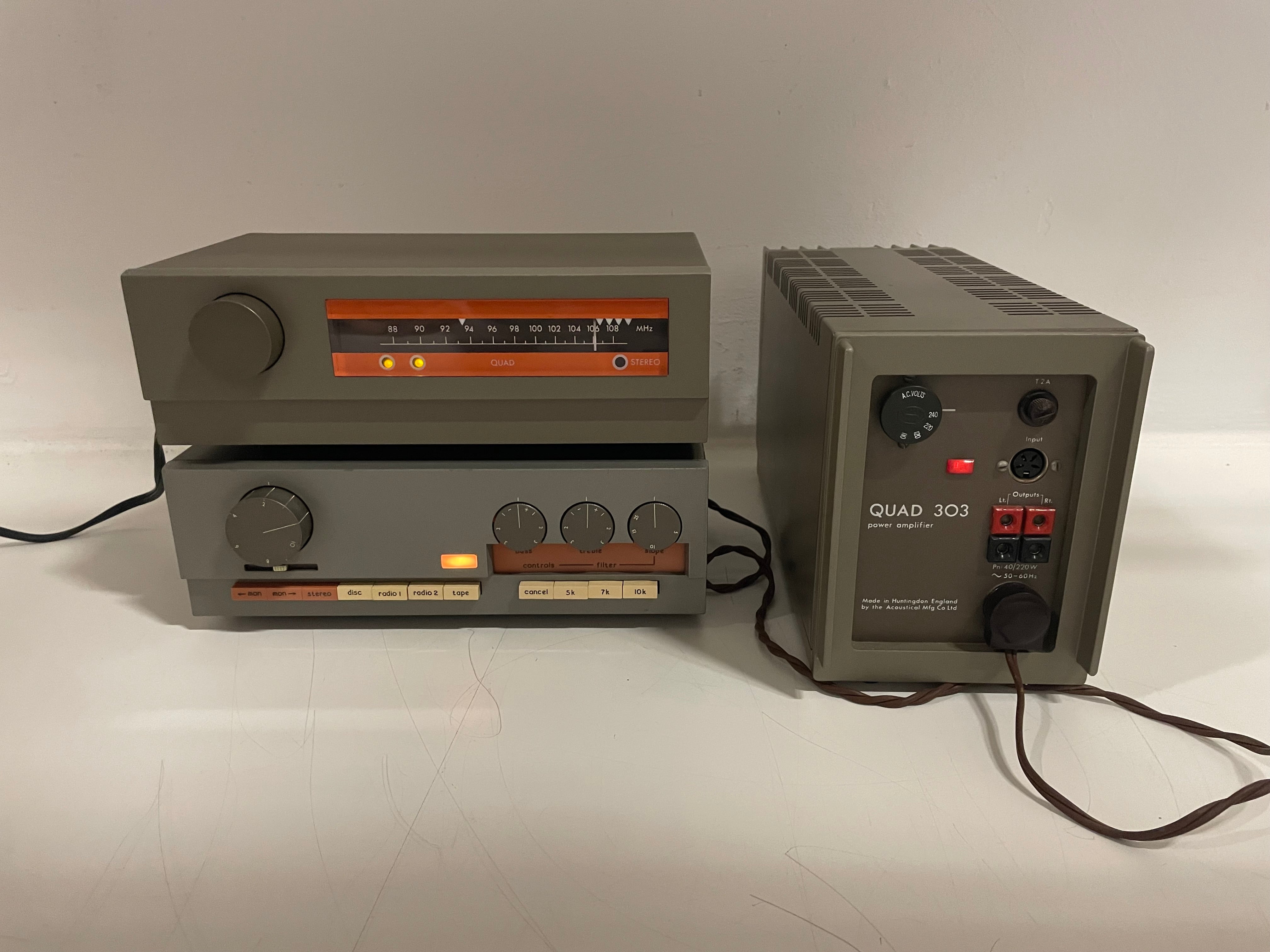 Quad 33 / FM3 / 303 – Pre-Amplifier, Power Amplifier & Tuner Set – Inc. Cables