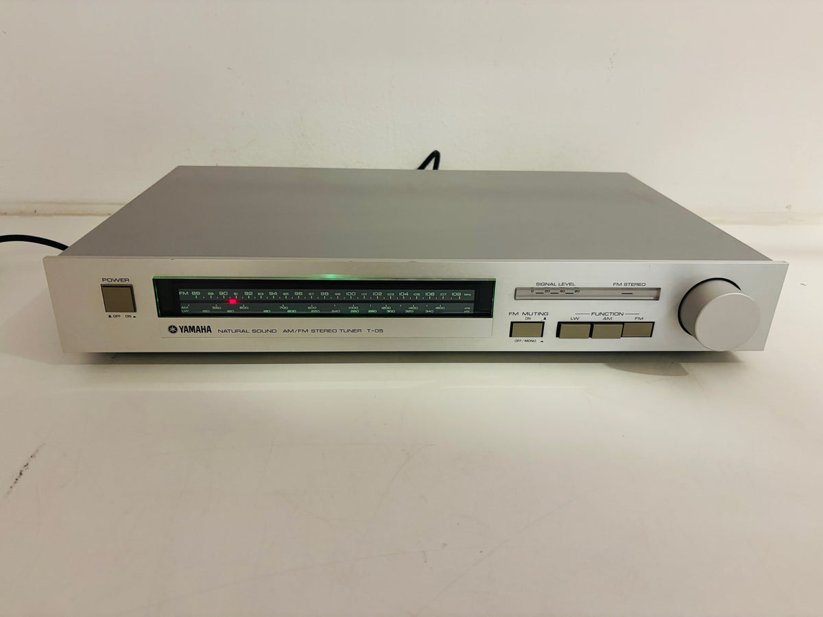 Yamaha T-05 - Vintage AM/FM Stereo Tuner - FM/MW/LW Radio Receiver
