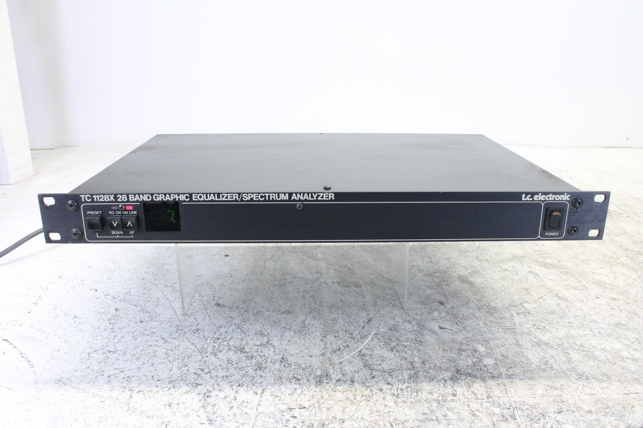 TC Electronic TC 1128X 28-bands grafische equalizer/spectrumanalysator (nr. 9)