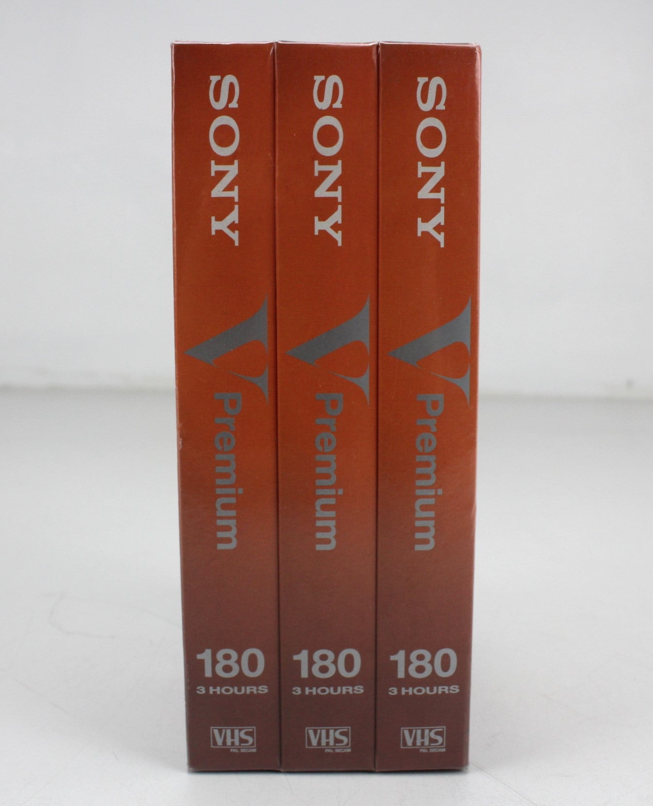 Sony 3-pack Sony E3-180VH - Premium 180 minuten VHS-videocassette, verzegeld/nieuw in verpakking.