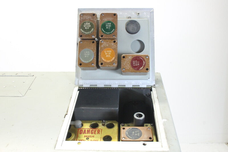 Lewyt Manufacturing Corporation US Army Signal Generator TS-452C/U