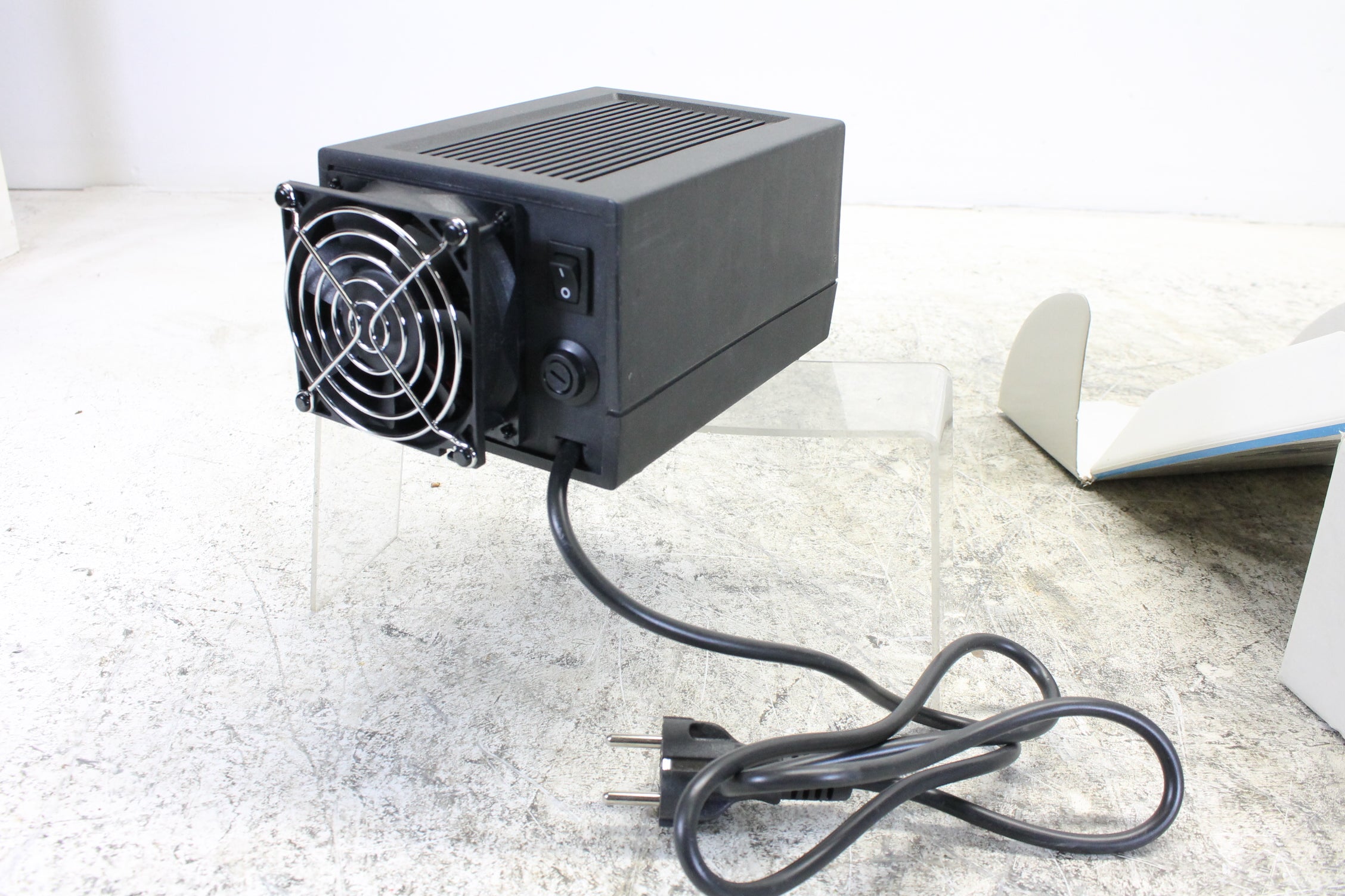 Kert KAT10 Power supply 230 VAC to 12v/13.8v in box