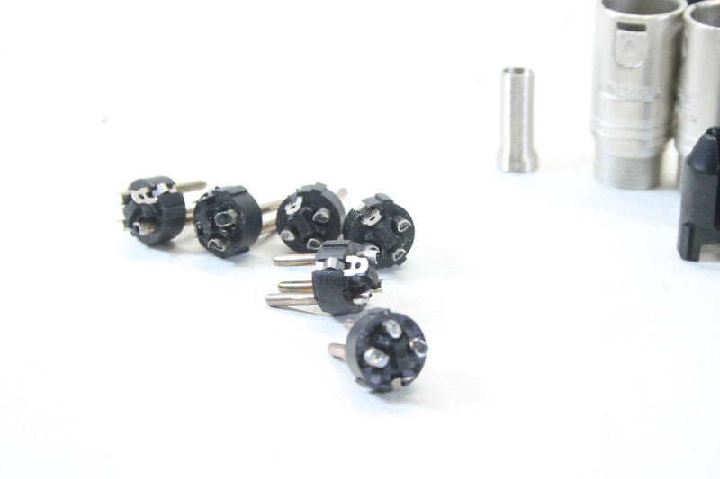 Neutrik Lot of 6 Male XLR plugs and other parts
