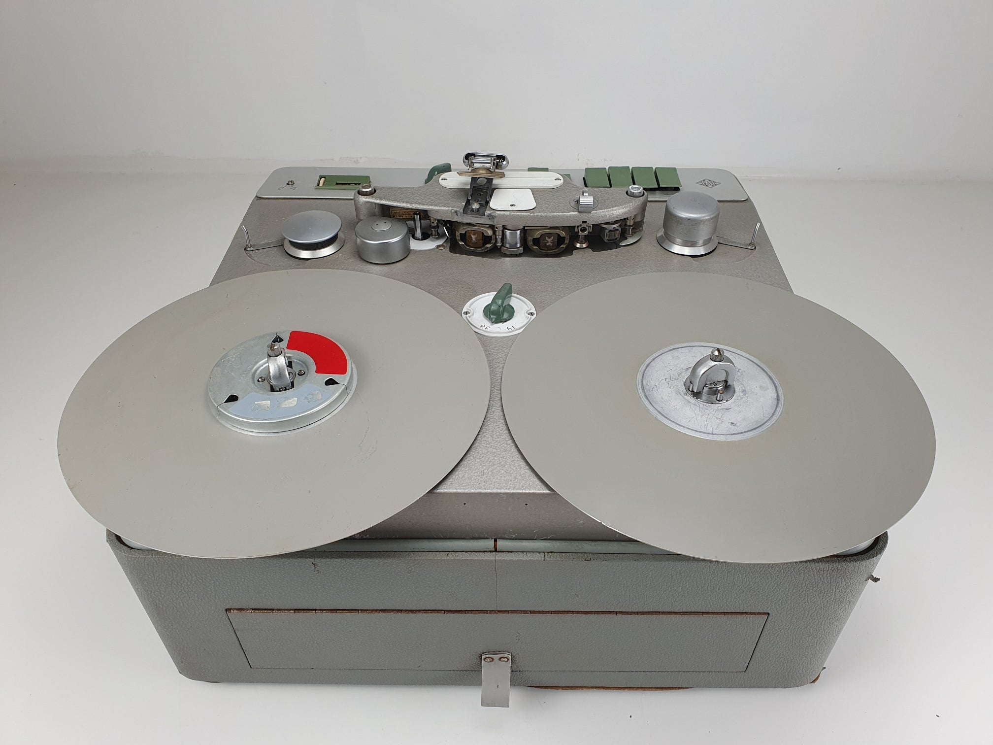 Telefunken M5B Stereo reel to reel recorder in case with pancakes and manual - Serviced