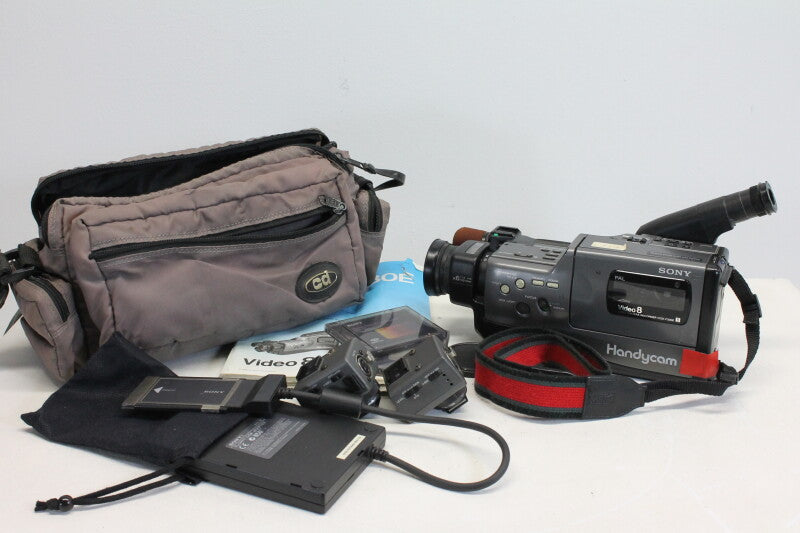 Sony Handycam CCD-F330-E - In een grote cameratas - En tal van andere accessoires