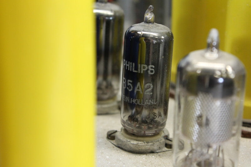 Unknown 220v to 310v & 145v transformer with Philips EL86/EF86/85A2/AZ41 tubes