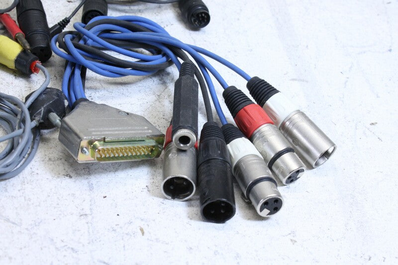 Unknown Lot with cables with different connectors and plugs (No.1)