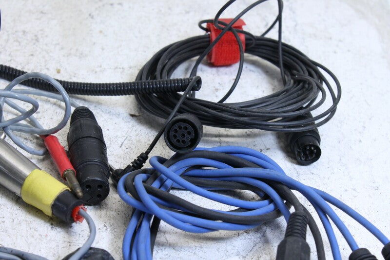 Unknown Lot with cables with different connectors and plugs (No.1)