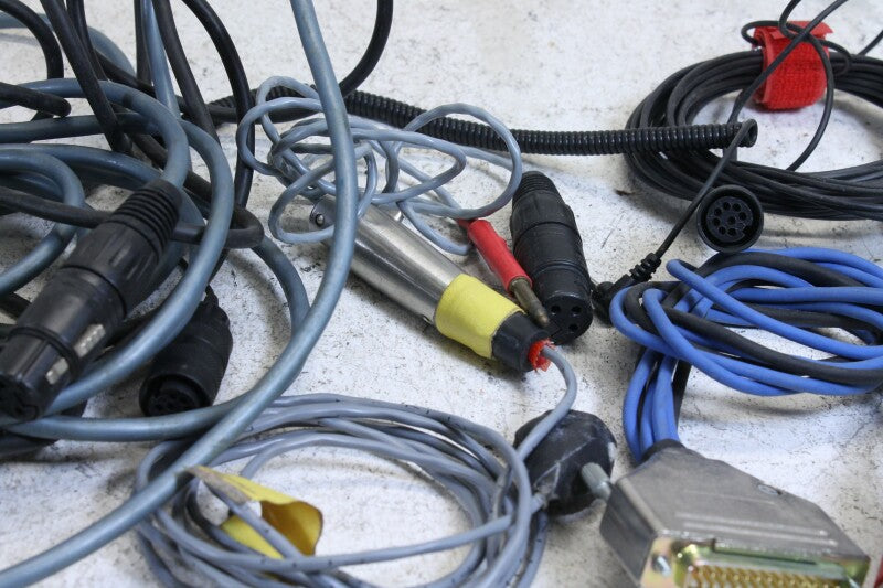 Unknown Lot with cables with different connectors and plugs (No.1)