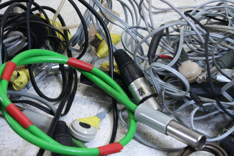 Unknown Lot with cables with different connectors and plugs (No.2)
