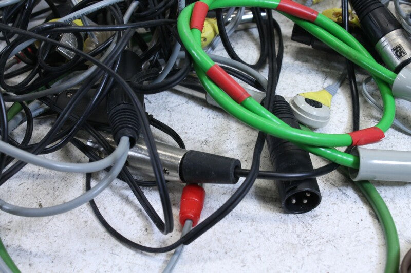 Unknown Lot with cables with different connectors and plugs (No.2)