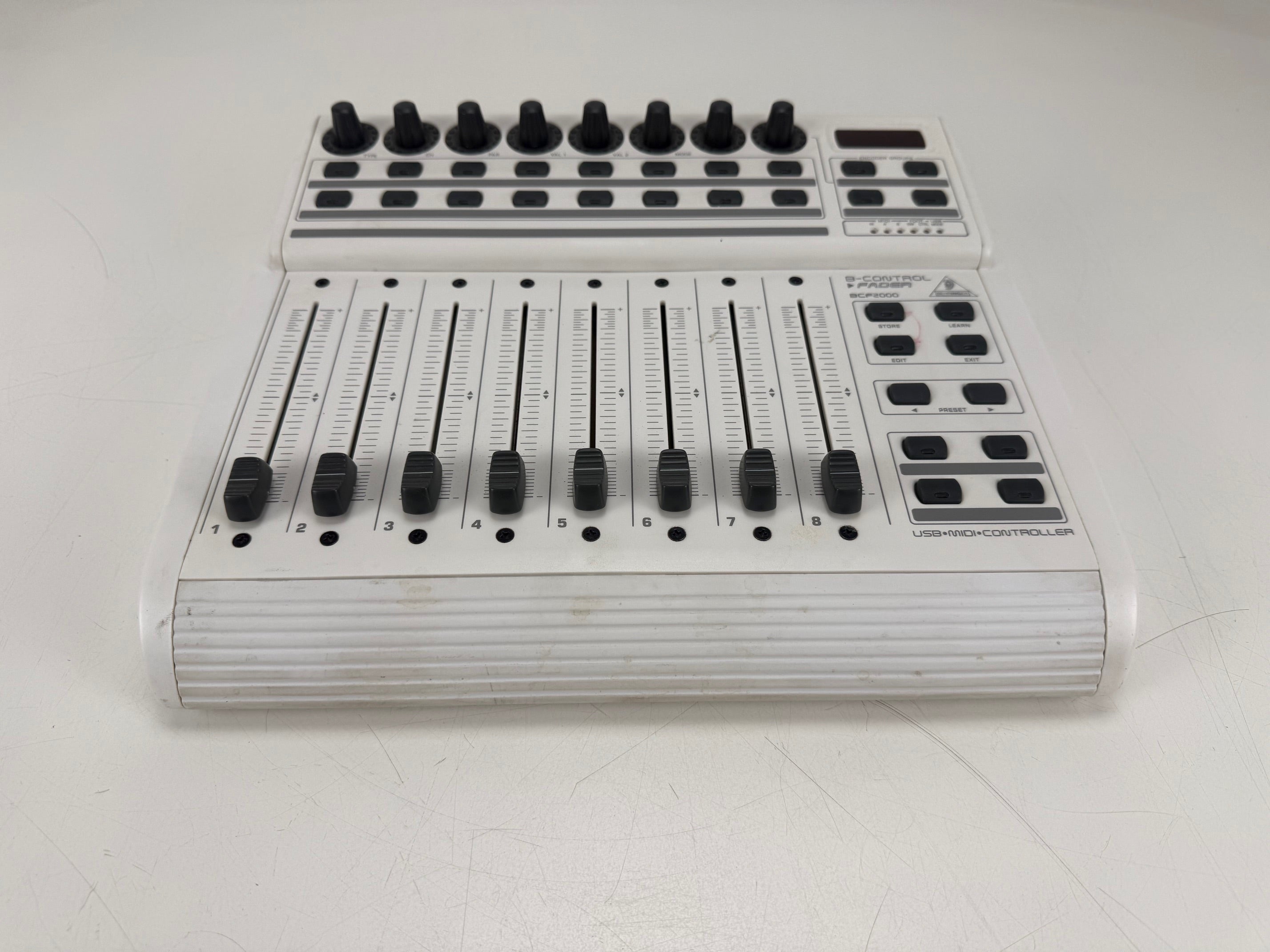Behringer BCF2000 8-kanaals gemotoriseerde fader mixer/MIDI-controller