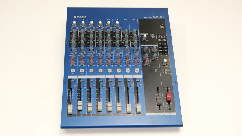 Yamaha MG12/4 - 8-kanaals mixer in doos