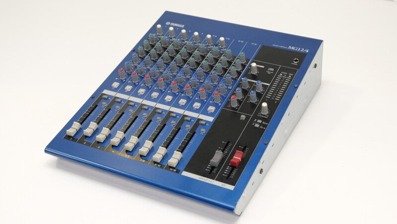Yamaha MG12/4 - 8-kanaals mixer in doos