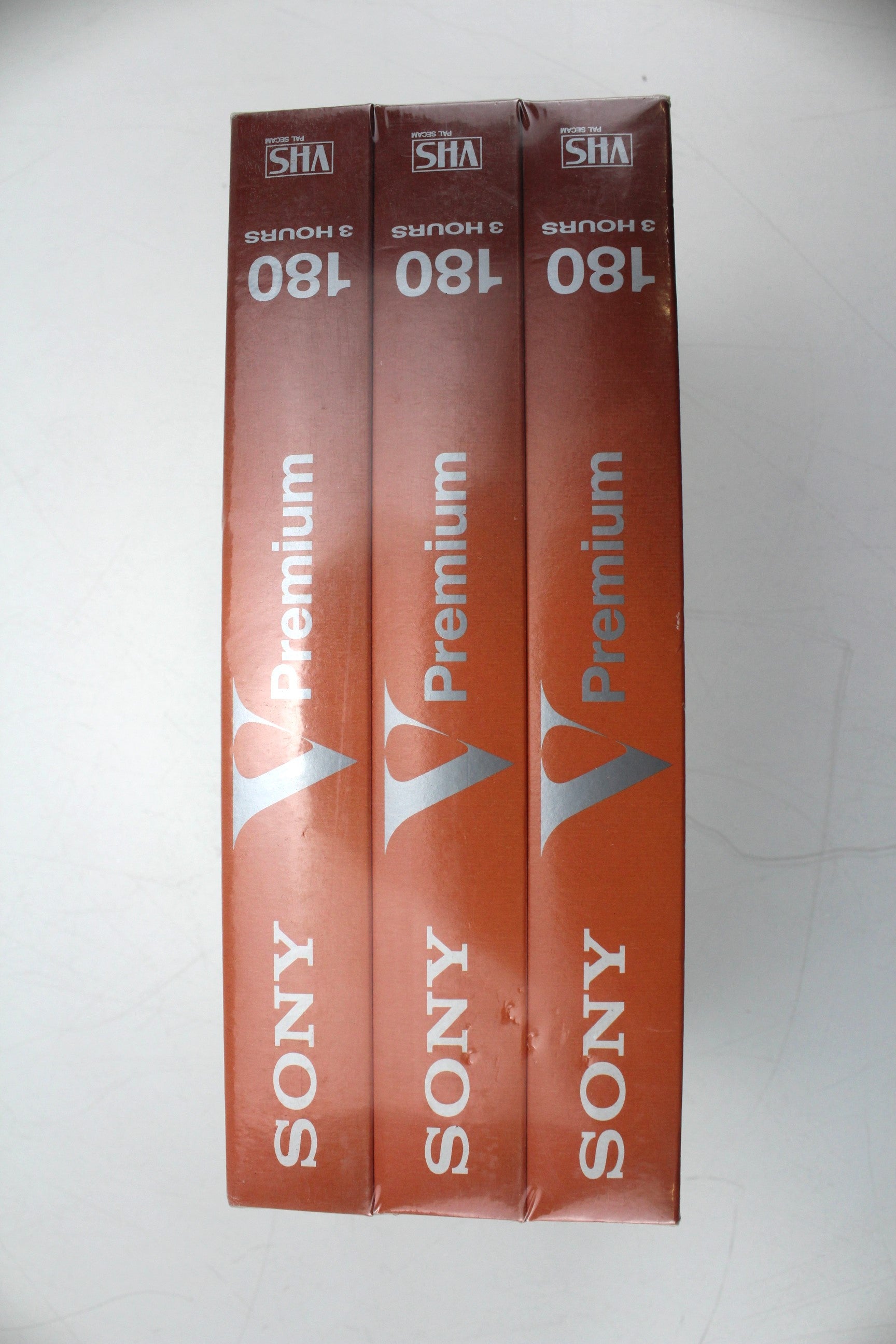 Sony 3-pack Sony E3-180VH - Premium 180 minuten VHS-videocassette, verzegeld/nieuw in verpakking.