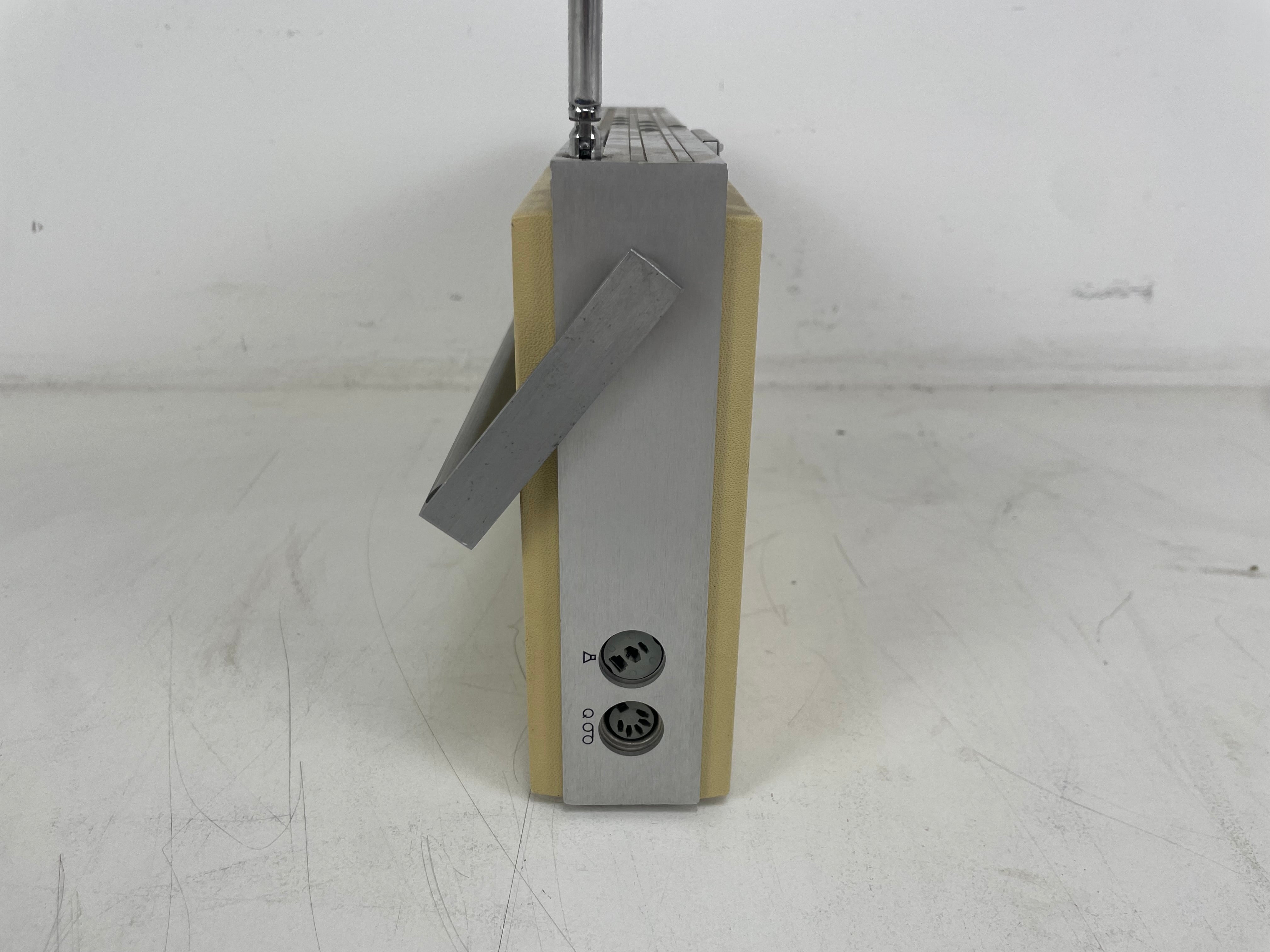 Bang & Olufsen - Beolit 700 - Portable Radio