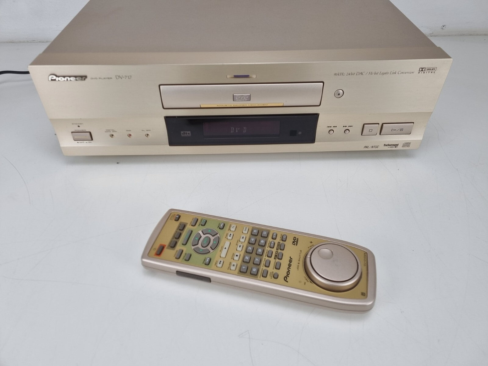 Pioneer DV-717 DVD Player96KHz 24 bit DAC/Hi-Bit - CD player with remote