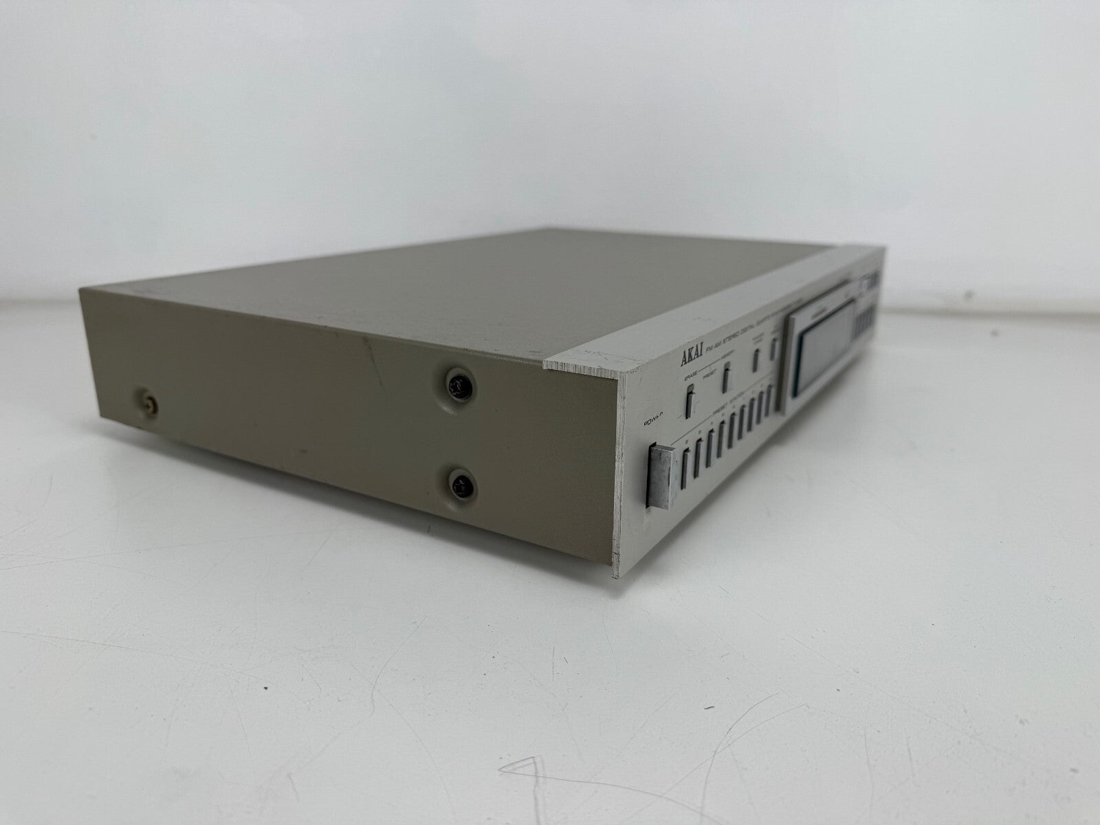 Akai AT - 506 FM AM Stereo Digital Quartz Synthesizer Tuner