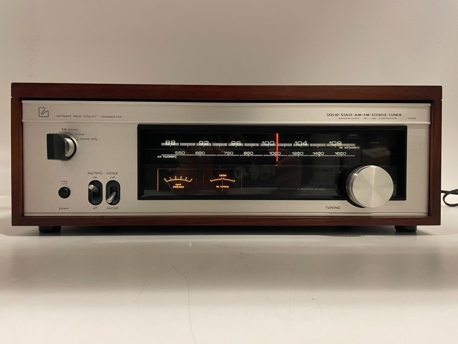 Luxman WL-550 Tuner – Serviced – US Plug / 220V – With Manual