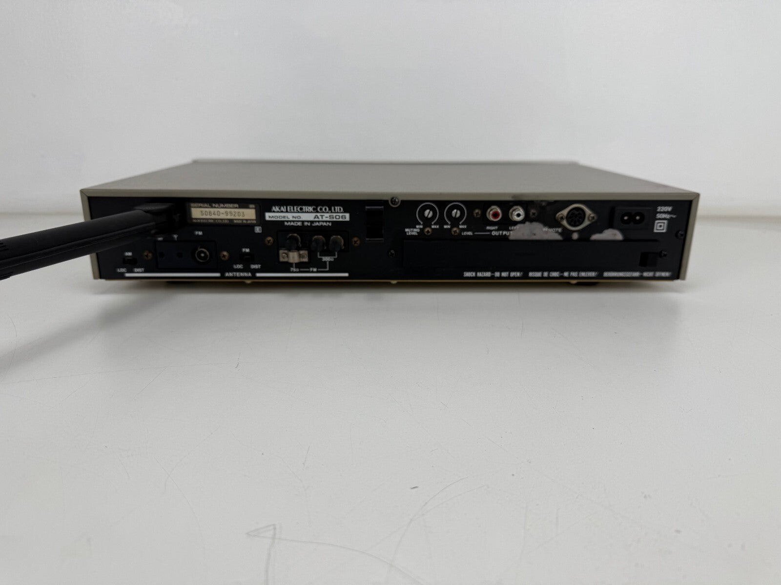 Akai AT - 506 FM AM Stereo Digital Quartz Synthesizer Tuner
