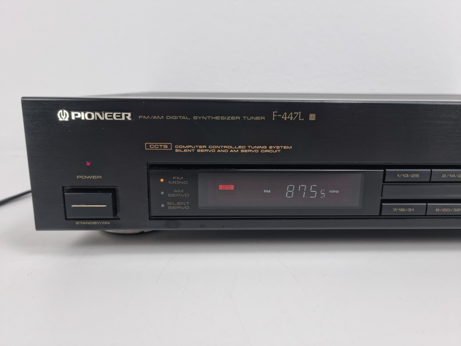 Pioneer F-447L - FM/AM Digital Synthesizer - Tuner - Mint condition