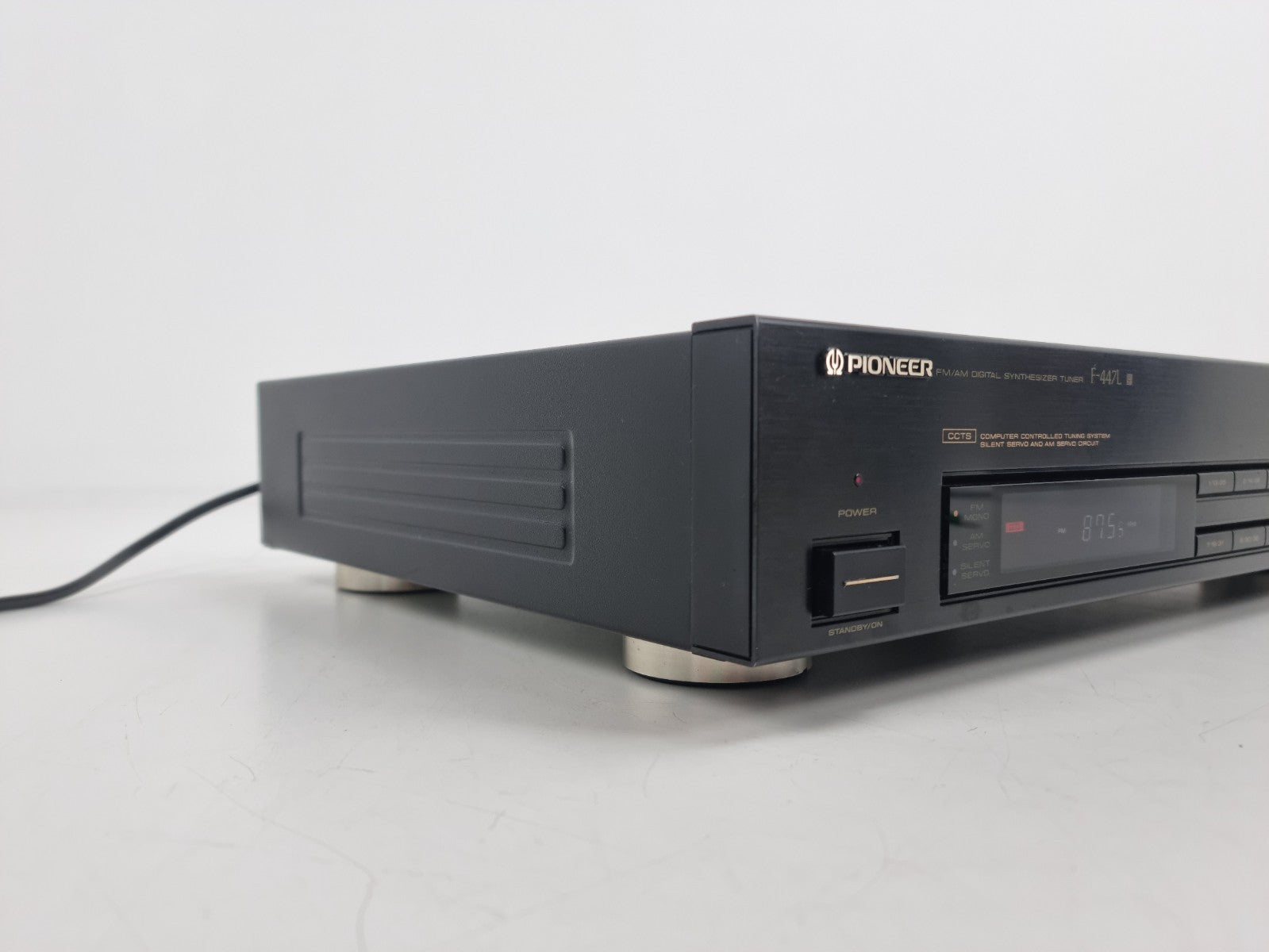 Pioneer F-447L - FM/AM Digital Synthesizer - Tuner - Mint condition