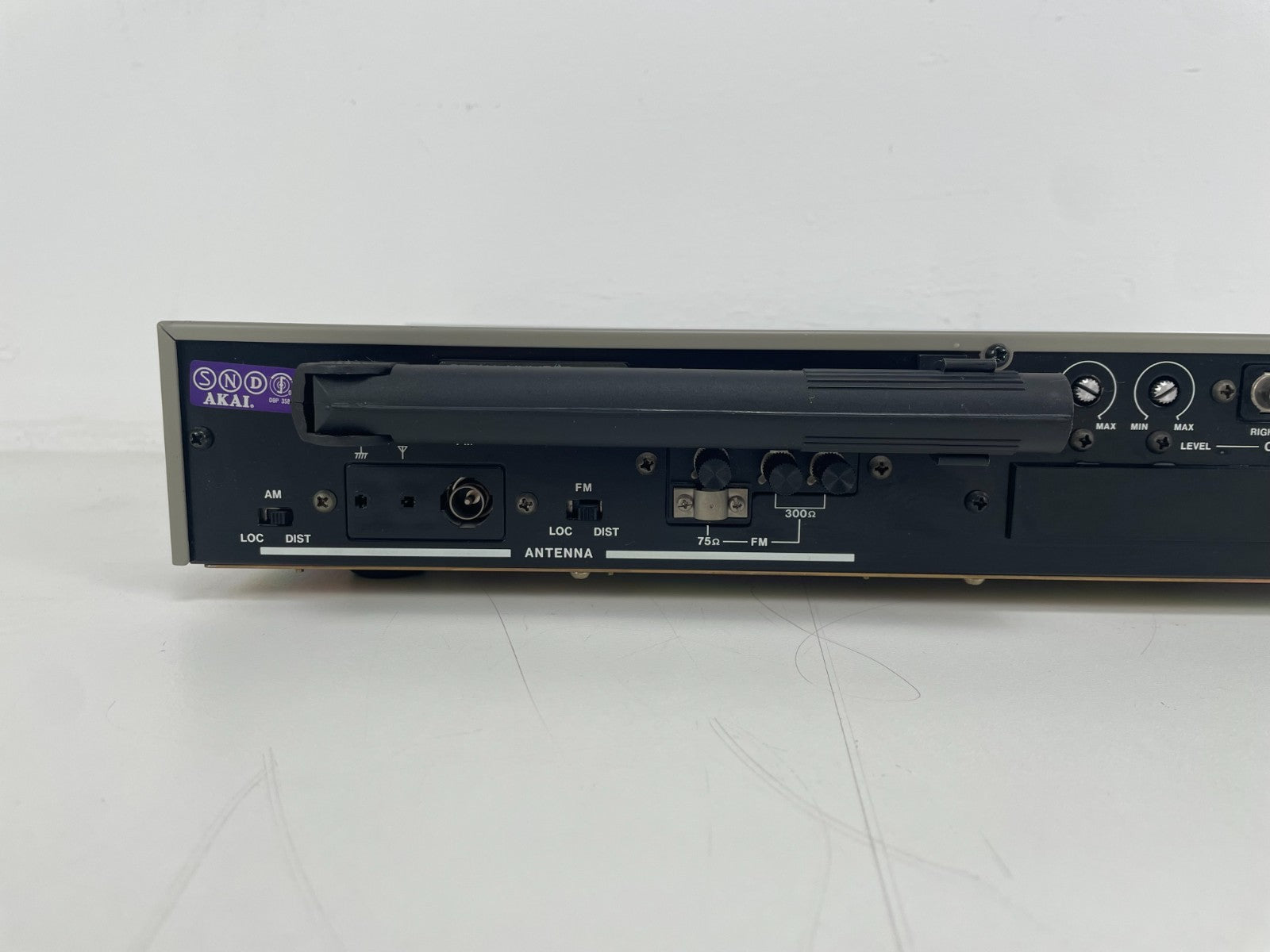 Akai AT-V04 Stereo AM/FM Tuner
