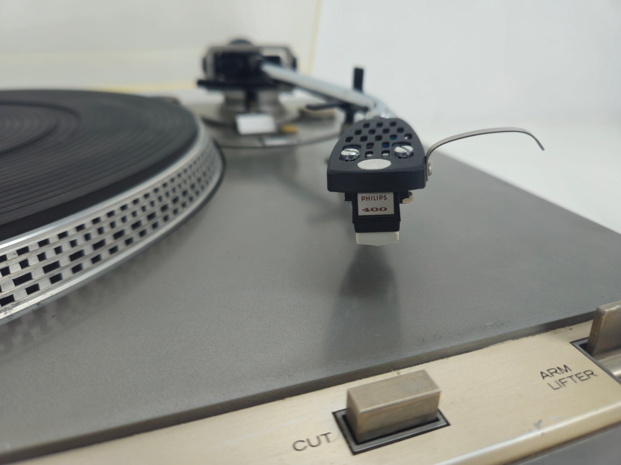 Hitachi - HT-354 - 2-Speed Direct-Drive Turntable